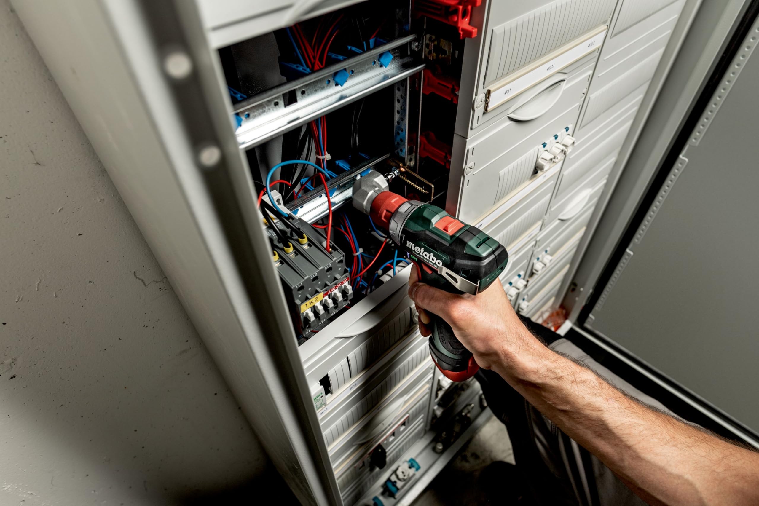 metabo PowerMaxx BS BL Q 601749500 akumulatorowa wiertarko-wkrętarka 12 V 2 Ah Li-ION + 2 baterie