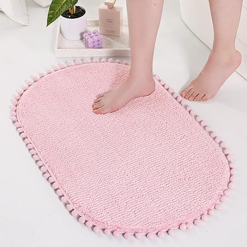 YIRDDEO Alfombra de baño antideslizante con pompones, color rosa, lindo, bohemio, ovalado, absorbente, de felpa, suave, lavable (20 x 30 pulgadas)