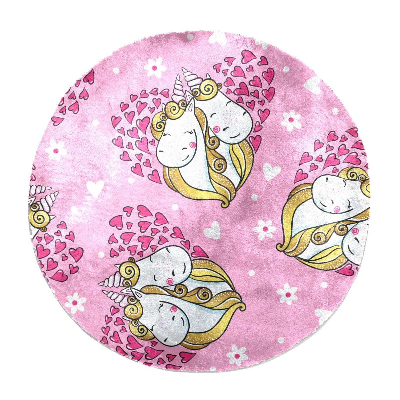 Tapis licorne et cœur rose créant un coin lecture doux et cocooning