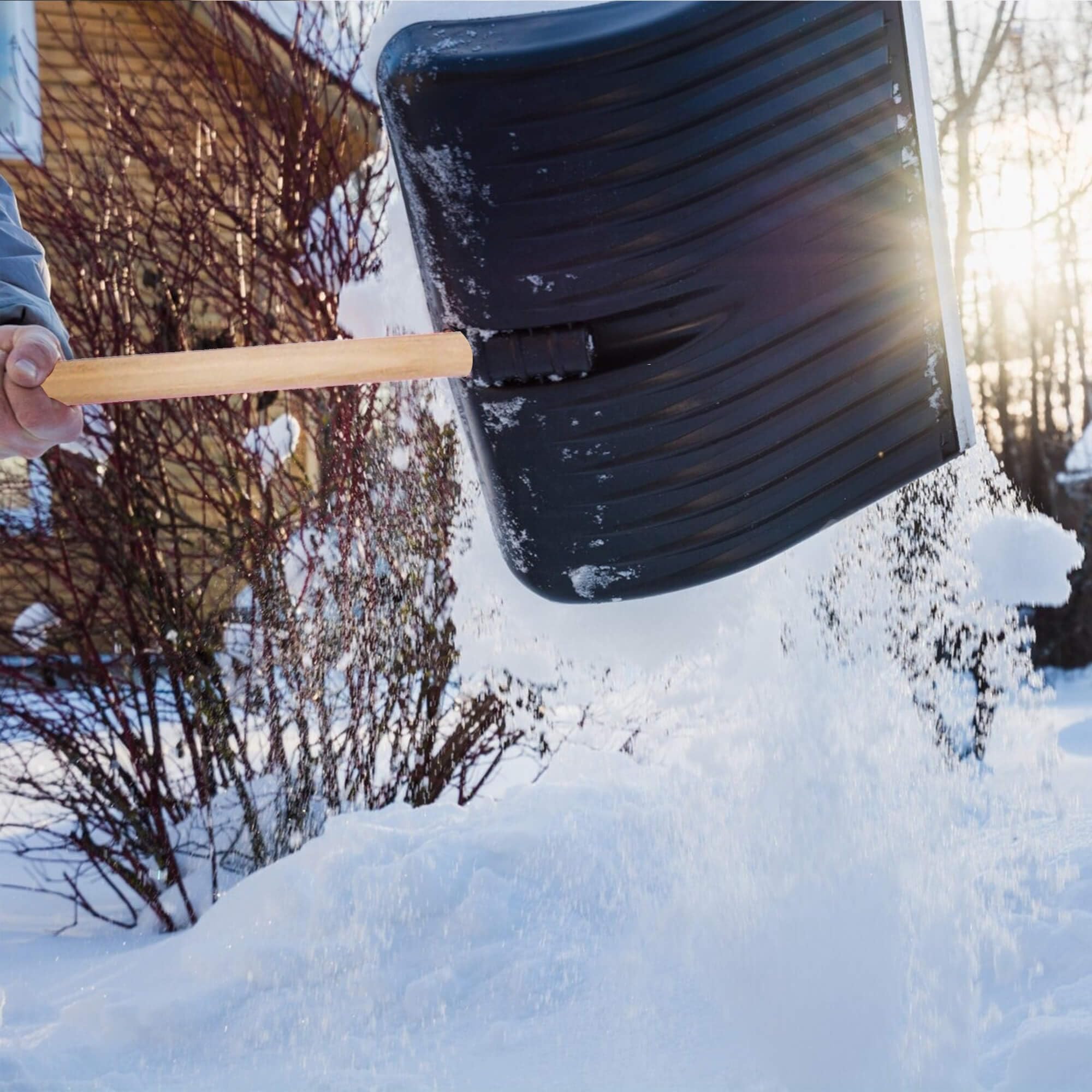 2X Schneeschaufel Kunstoffschaufel mit Holzstiel Schneeräumer für kleine und große Schneemengen Robust Schaufel für den Haushalt Hohe Quality Haushaltsschaufel Schnelle Schneeräumung