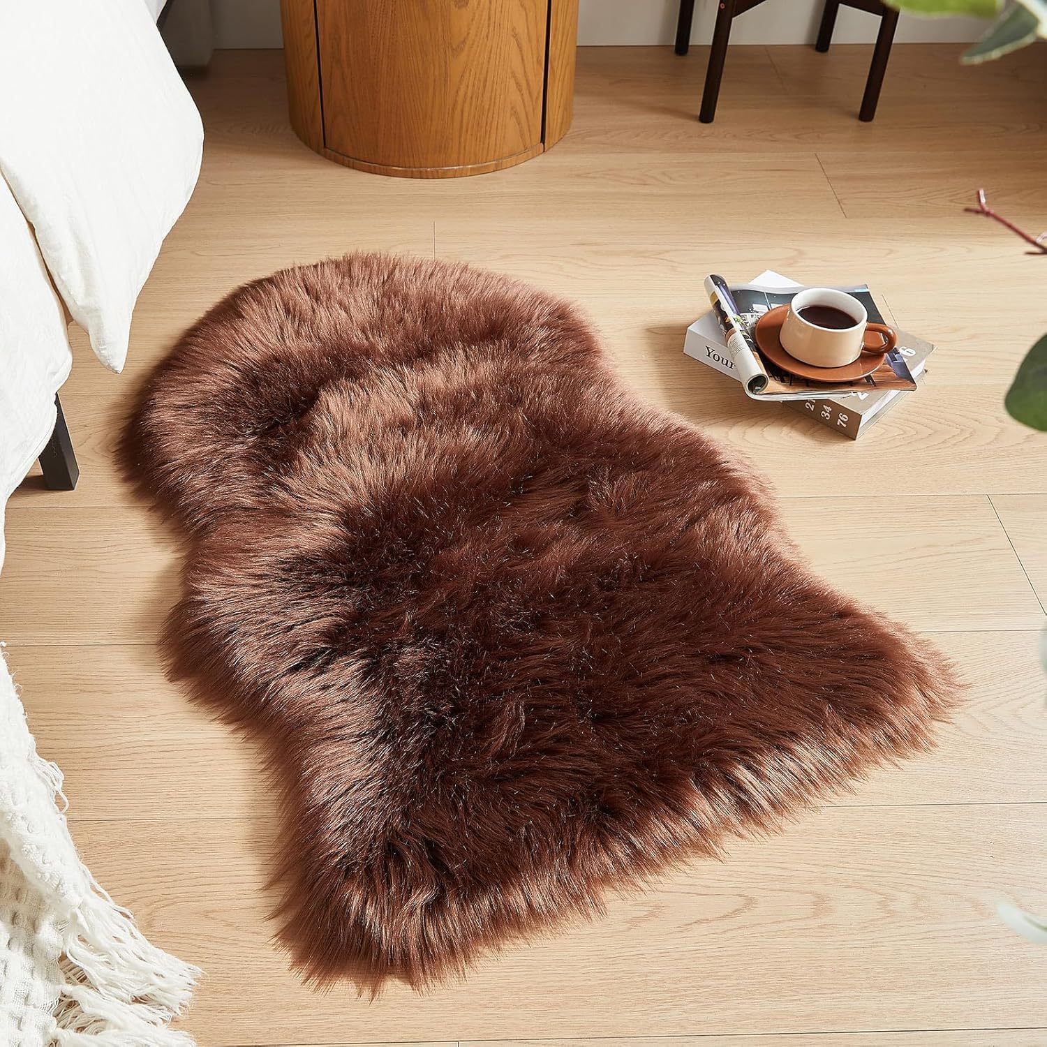 JXLOULAN Soft Fluffy Faux Sheepskin Rugs Dark Brown 30x50 cm Faux Fur Area Rugs for Bedrooms Living Room Kids Rooms Decor