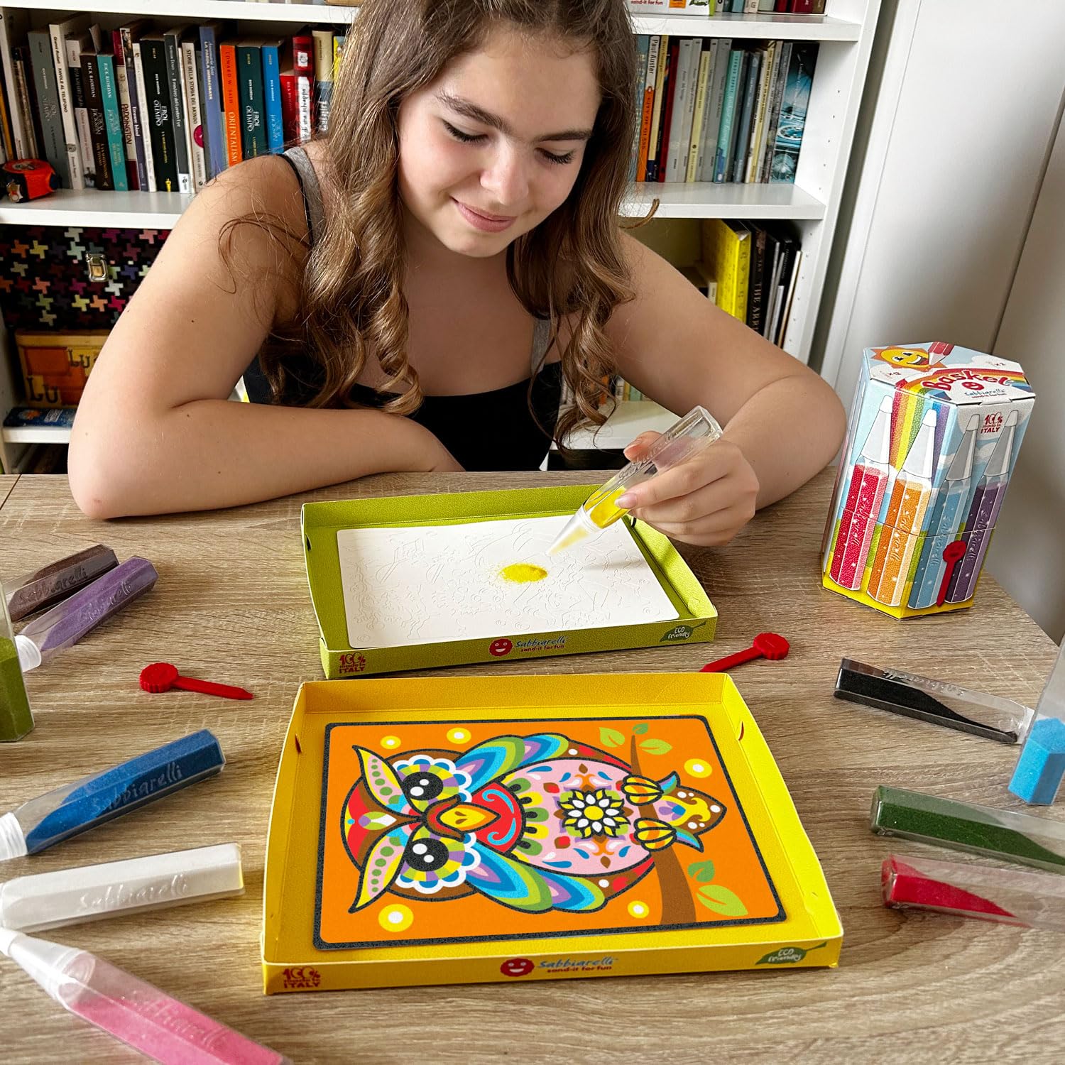 Sabbiarelli Sand-it For Fun – Box Sandsation Art 12-99 | Kit Sand Art 100% Made in Italy z Kolorowym Piaskiem, Rysunkami i Akcesoriami | Łatwe Hobby | Prezent dla Młodzieży i Dorosłych