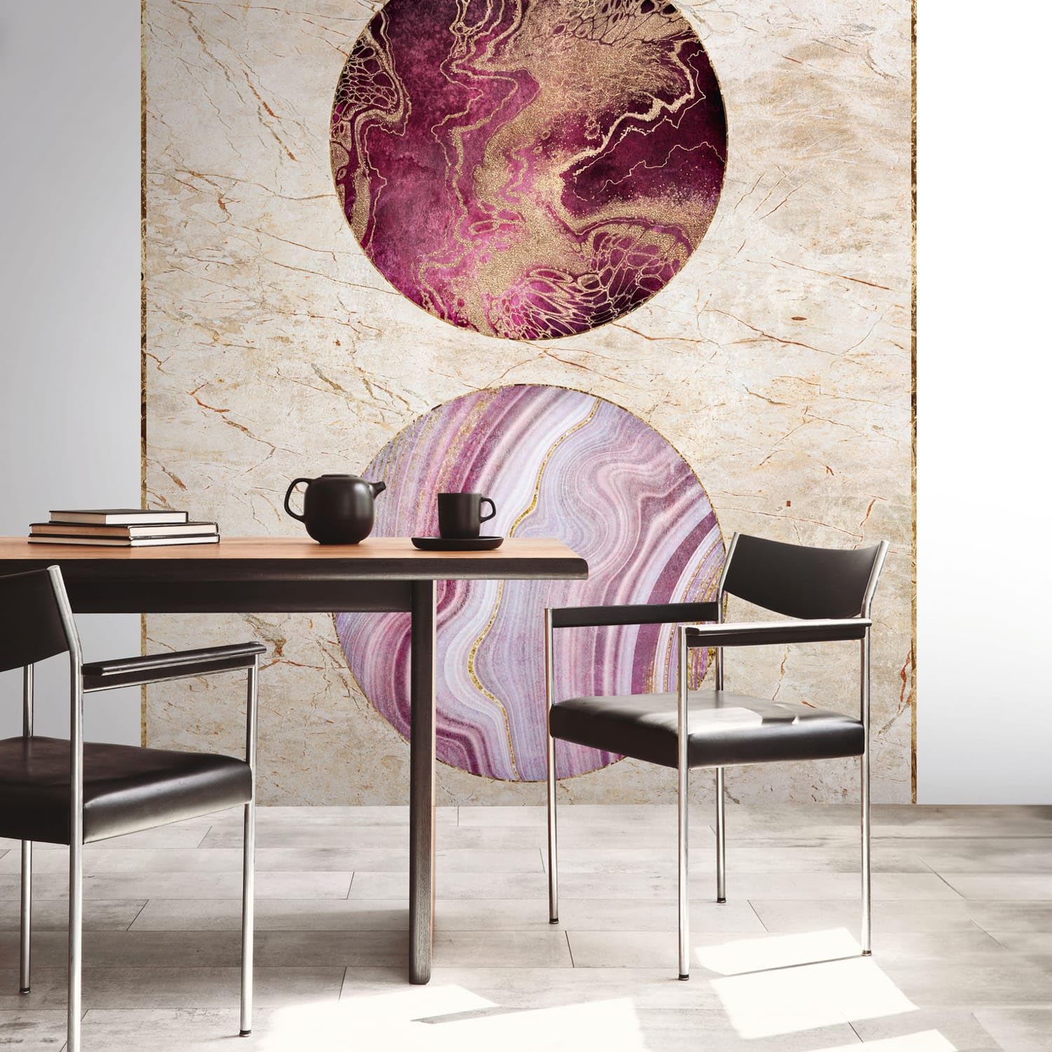 Papier peint intissé effet marbre pour un salon moderne chic beige et or
