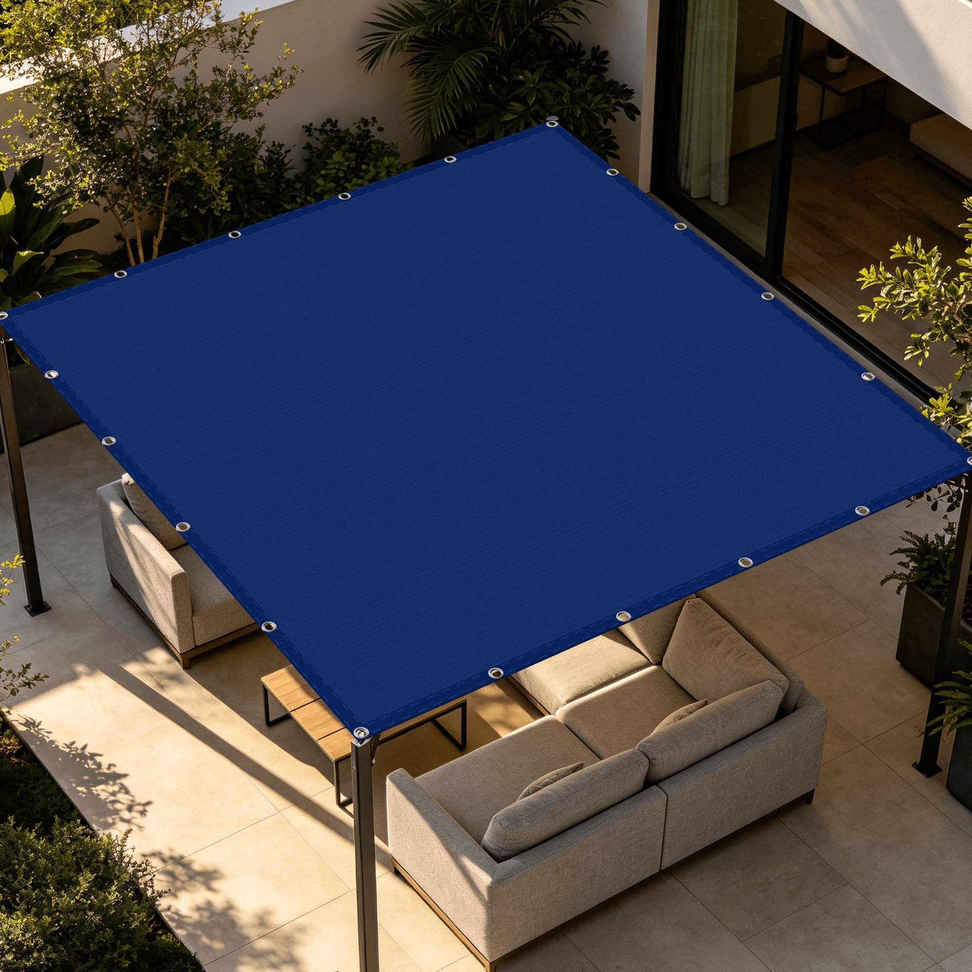 Toile d'ombrage 3x5 m bleu foncé pour ombrager vos repas en famille dans le jardin