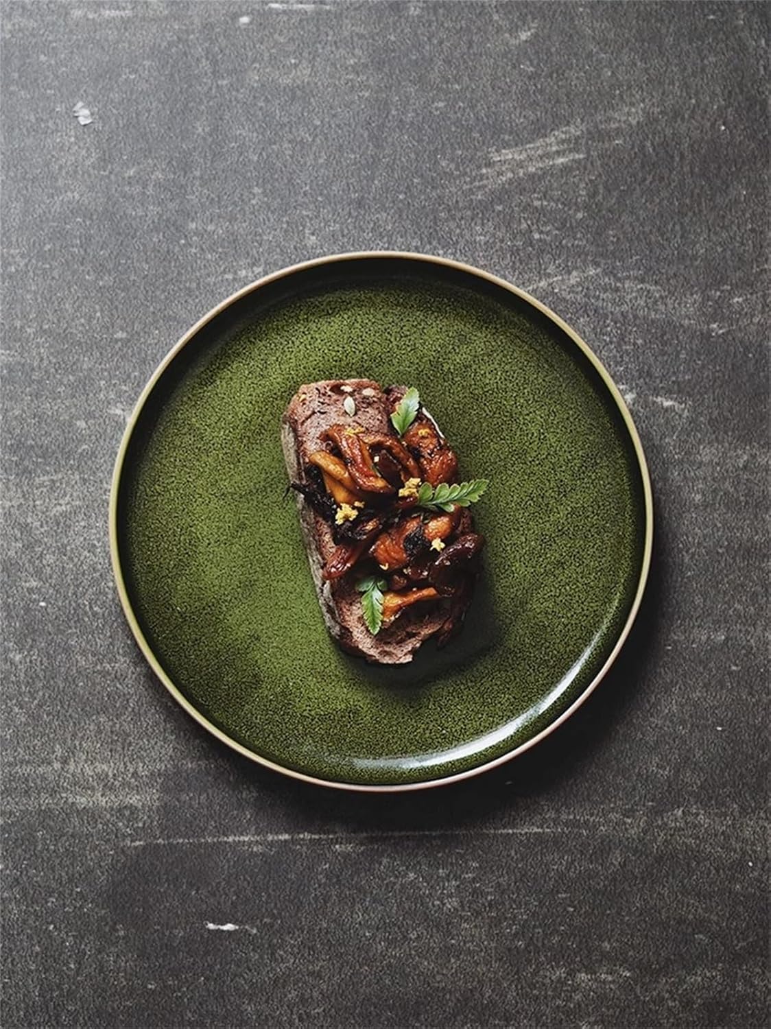 Platos de comedor de porcelana, plato redondo poco profundo para uso doméstico y comercial, plato de cena esmaltado verde de 10.5 pulgadas, ideal para carne y más