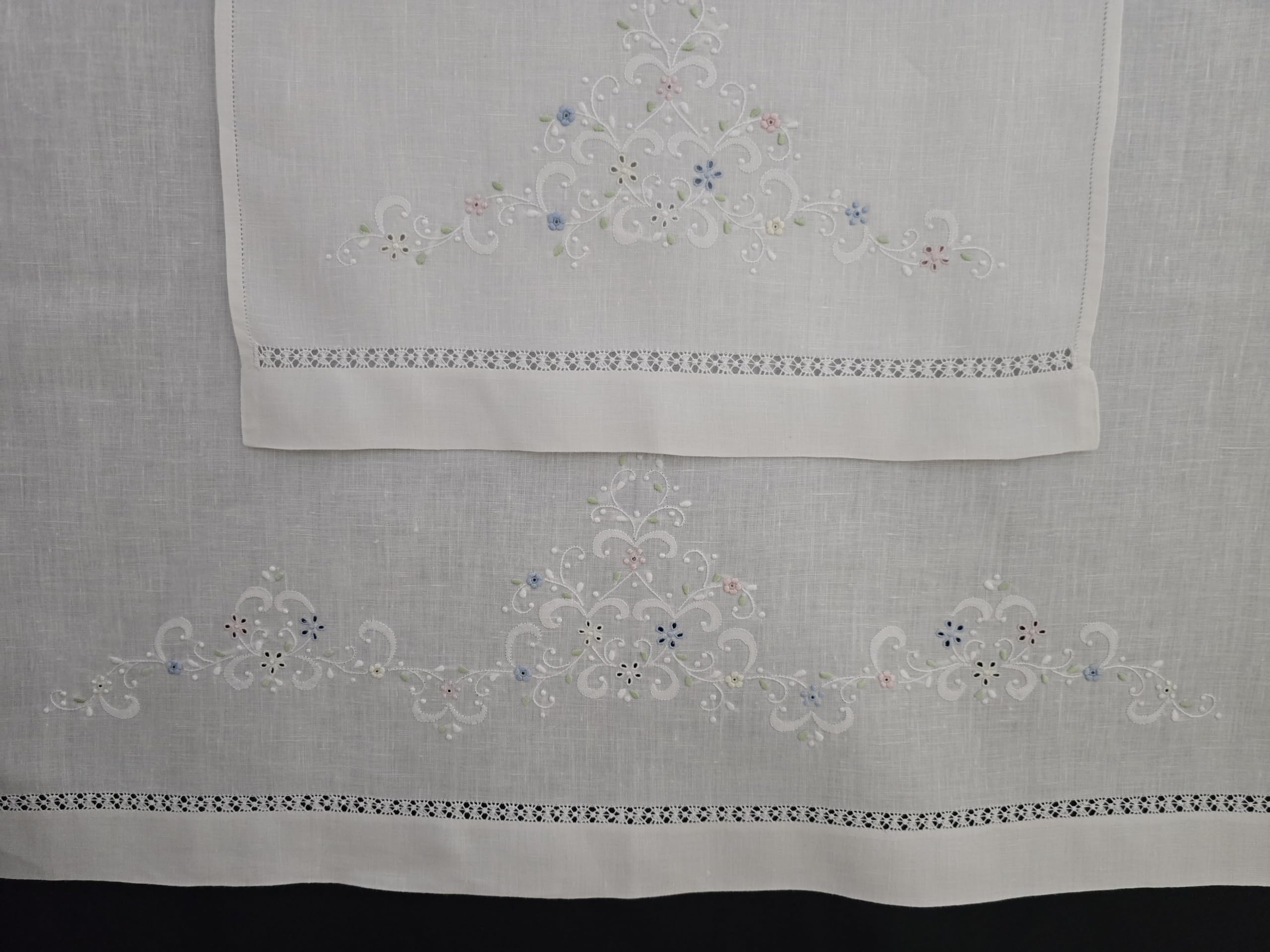 Serviettes 1+1 pur lin Prestigiosi avec broderie main pour linge de bain chic
