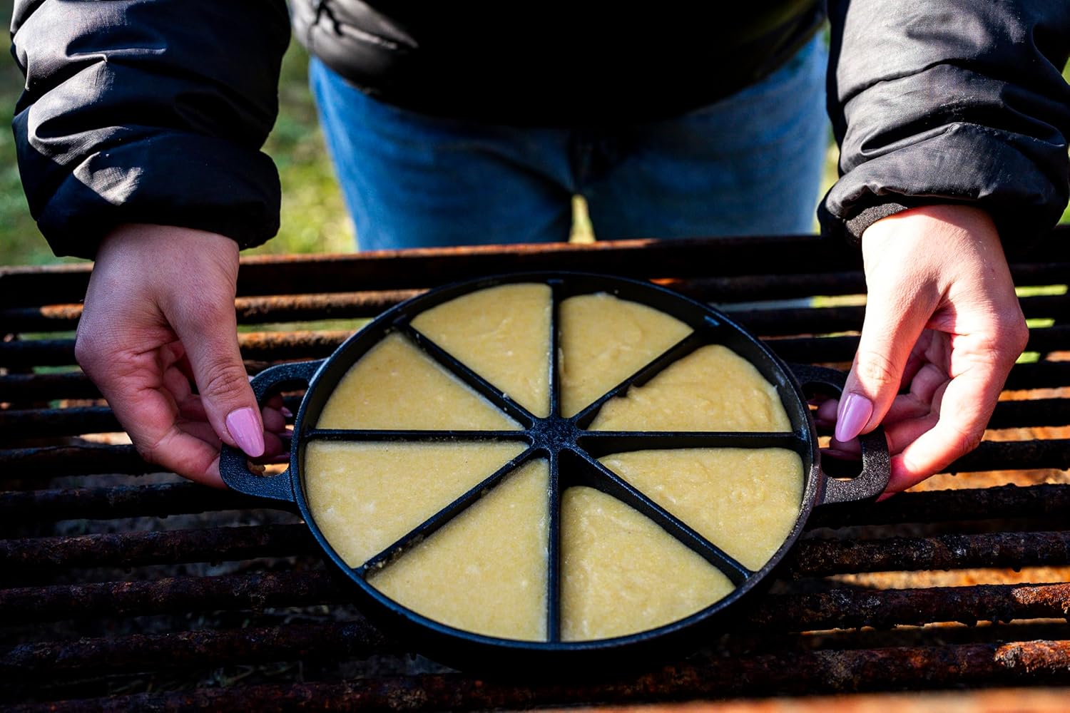 Stansport Pre-Seasoned Cast Iron Wedge Pan - Image 4
