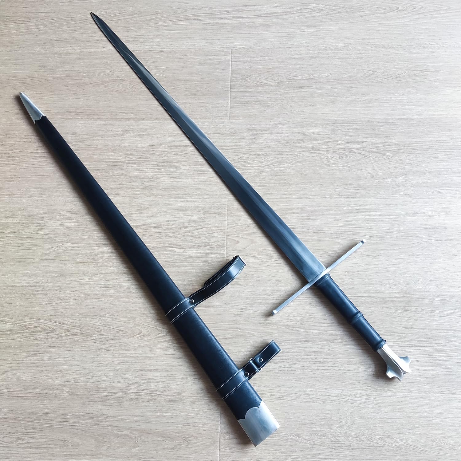 123 cm mittelalterliches schwarzes westliches Langschwert mit Scheide für den Außenbereich, zum Üben, für die Sammlung
