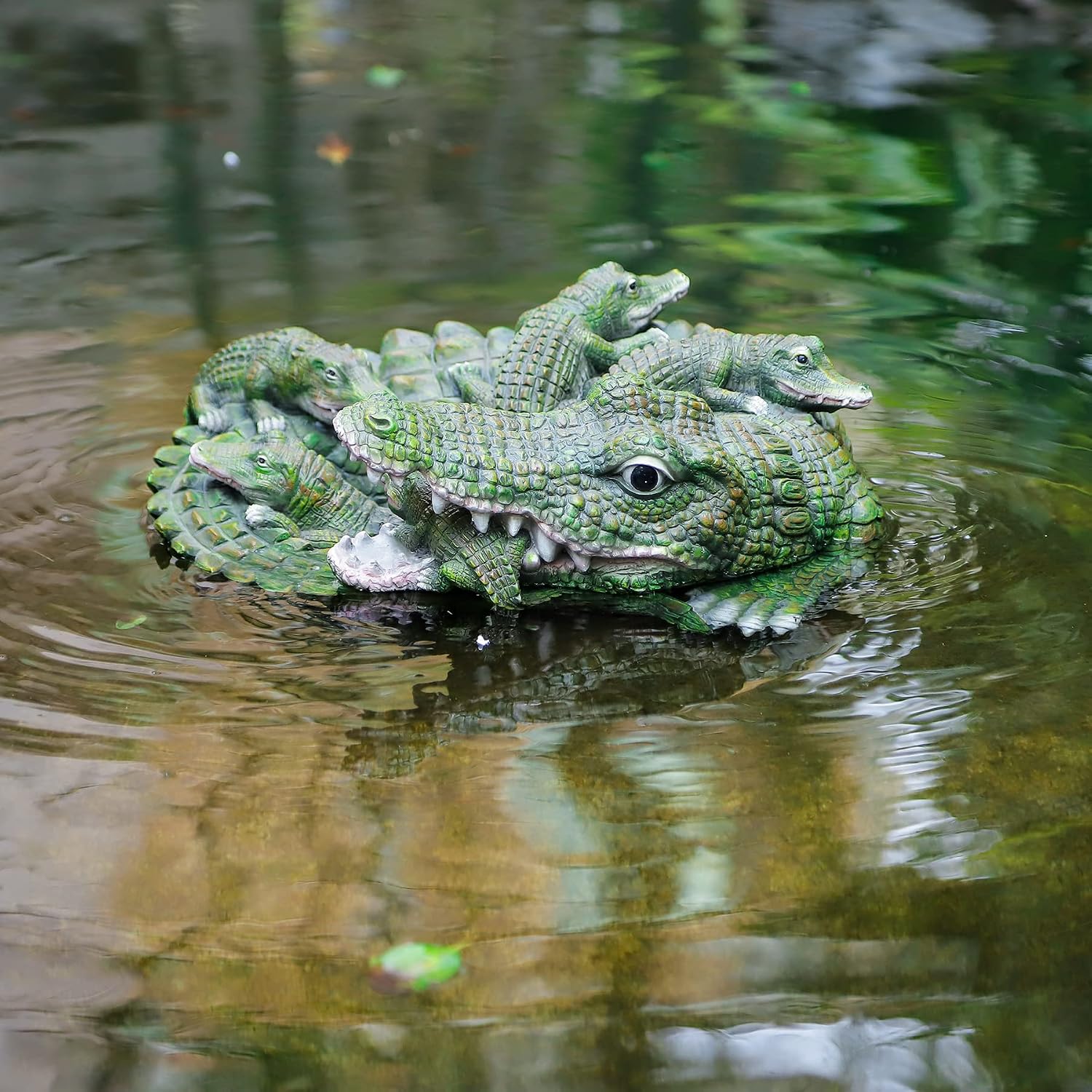 Garden Crocodile Statue, Resin Alligator Family Piled Together, Mother Alligator Carries Her Child Decor for Lawn, Yard, Pool,Polyresin,15.7 inch