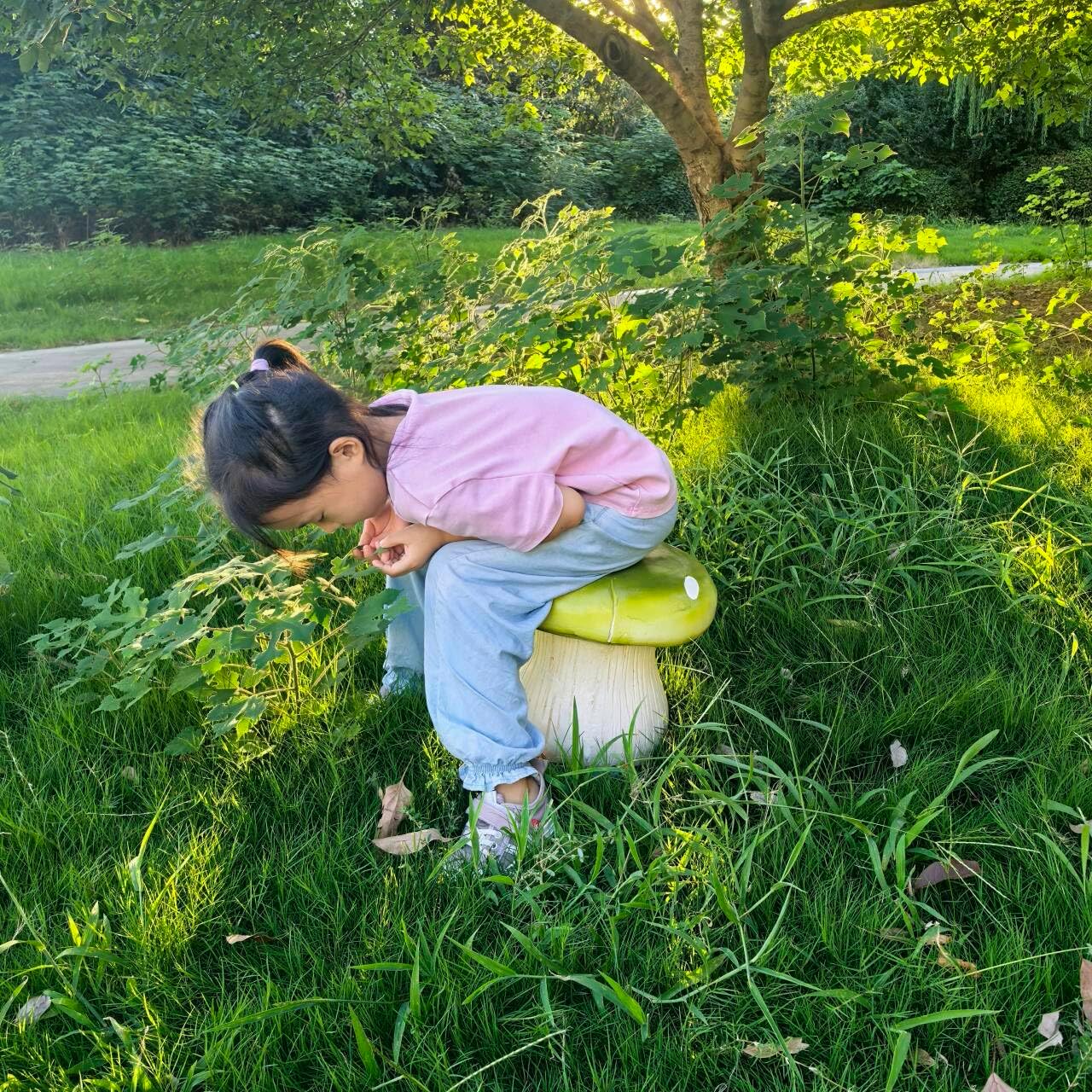 Mushroom Stool Home Shoe Stool Kid's Room Decor Outdoor Garden Simulation Large Mushroom Chair Garden Decor Courtyard Park Lawn Art Sculpture Decoration (Green)