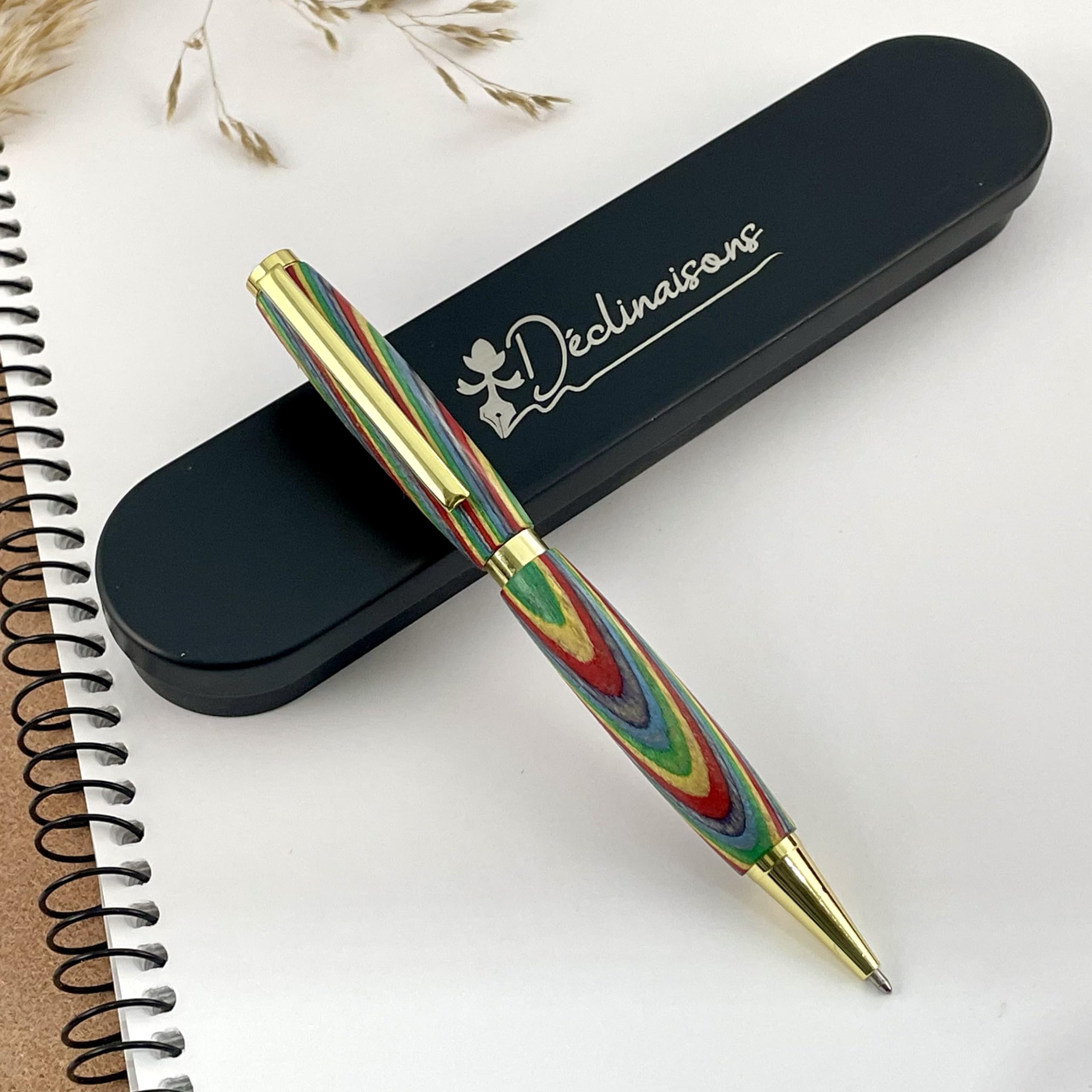 Penna Personalizzabile in Legno Arcobaleno, Realizzata a Mano in Francia, Regalo di Penna Personalizzata con Incisione, Scatola in Metallo | Originale, Natale, Matrimonio, Amico