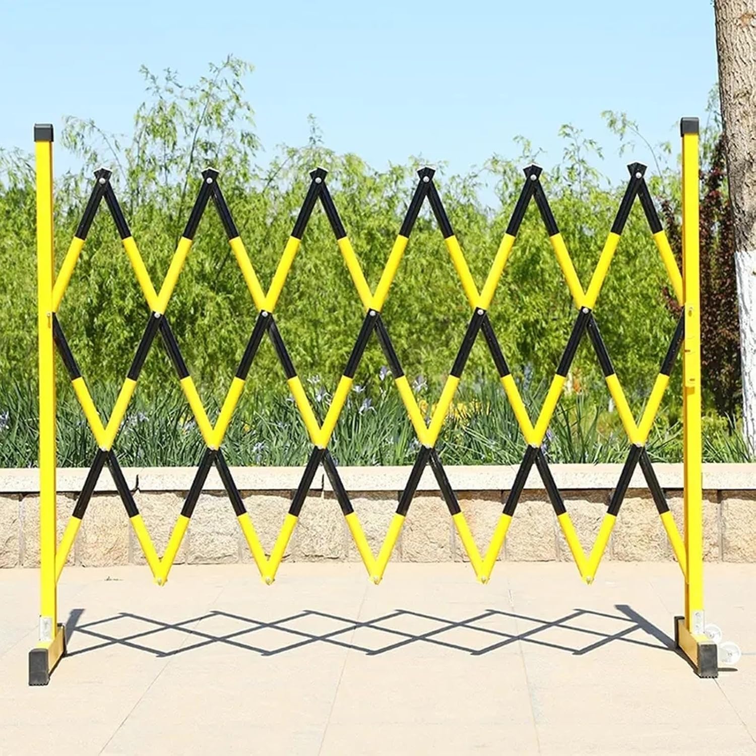 Adjustable Mobile Traffic Barrier Flexible Portable Safety Fence with Wheels Easy Assembly 120 x 500 cm Perfect for Crowd Control and Outdoor Events