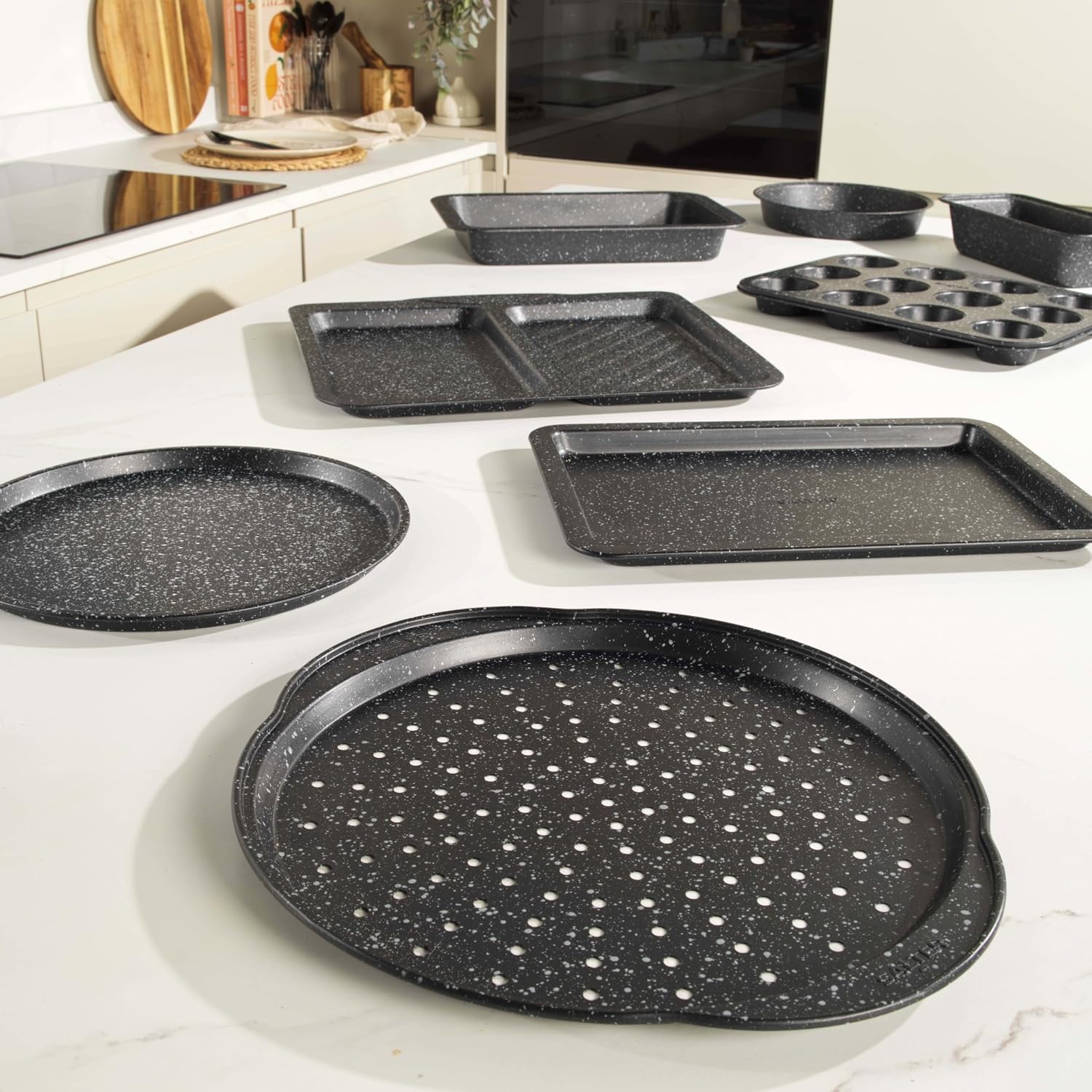 Salter BW12807EU7 Megastone Pizza Pan – 36 cm Non-Stick Perforated Crisper Tray With Handles, Large Oven Baking Tin For Pizzas, 12-Inch Durable Carbon Steel Chip Tray, PFOA-Free, Oven Safe Up To 220°C image 5