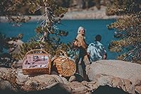 Vista 6 de Picnic TIME Cesta de picnic de mimbre para 2, romántica cesta de mimbre de madera redondeada de estilo inglés con servicio de lujo para 2