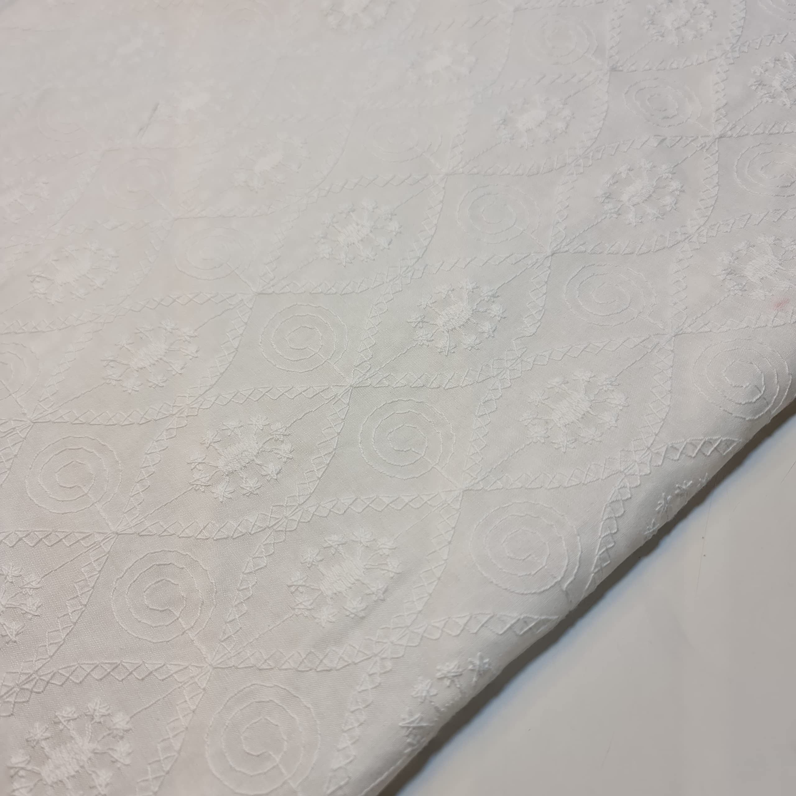 Textile Station White 100% Cotton Broderie Anglaise Embroidery Premium Dressmaking Fabric 44" (Pre Cut 1 Meter - Design 1)