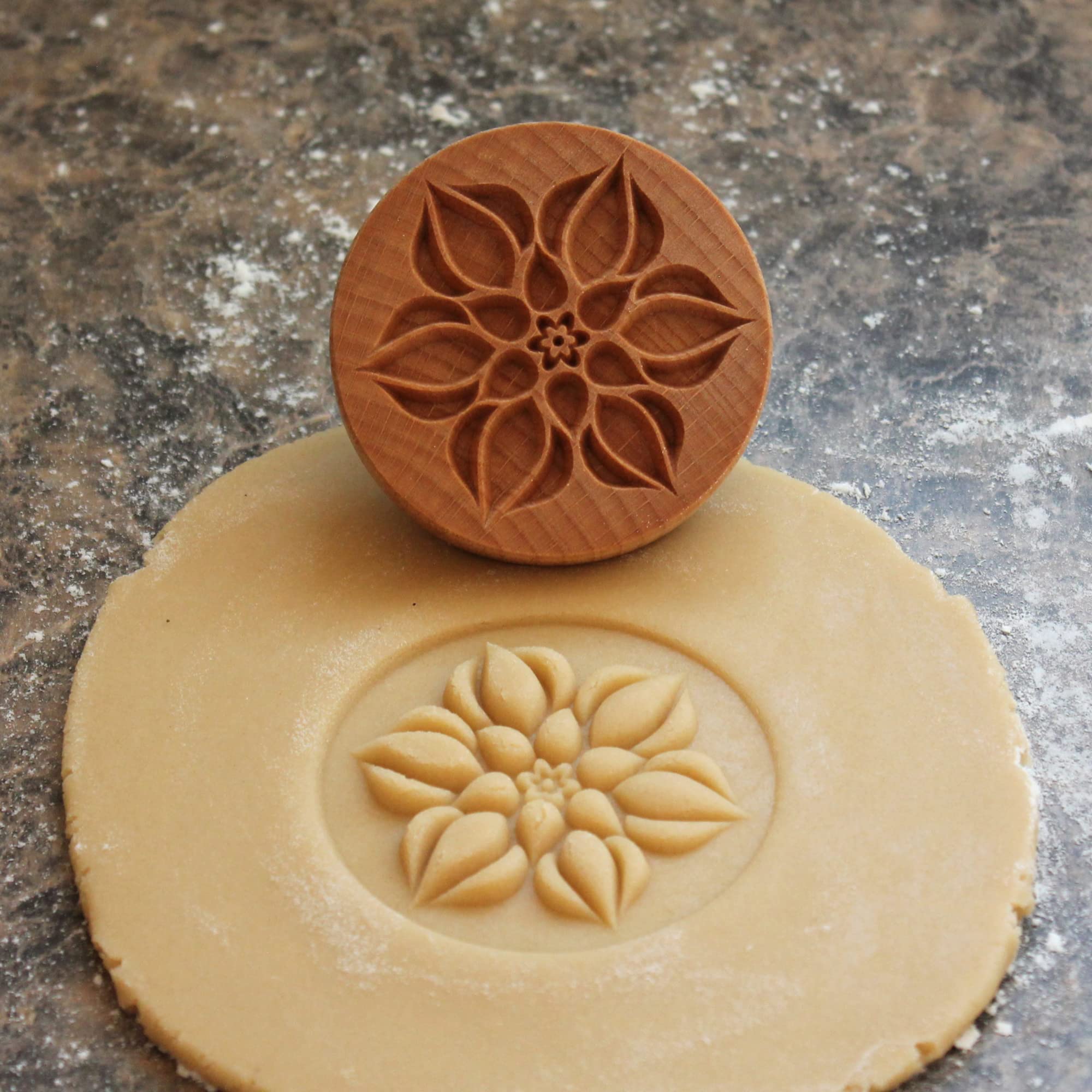 Sello de madera de la galleta, 2.5 pulgadas (Lotus Bud CS-039)