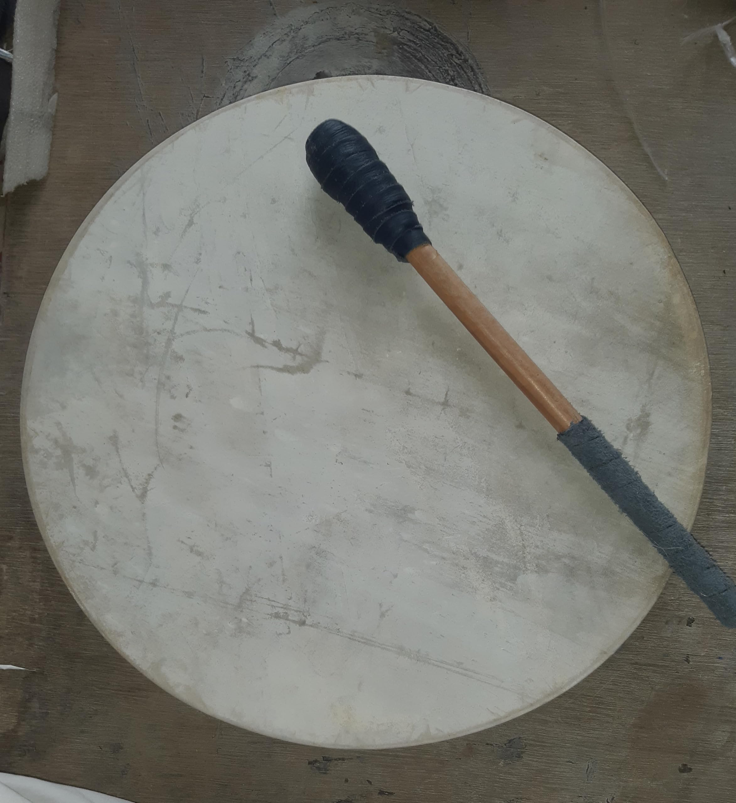 Tambour chaman de 51 cm, cadre en bois, peau de buffle, lacets en cuir brut, percussion chamanique faite à la main, son doux profond, yoga, méditation, guérison médicinale + batteur, maillet