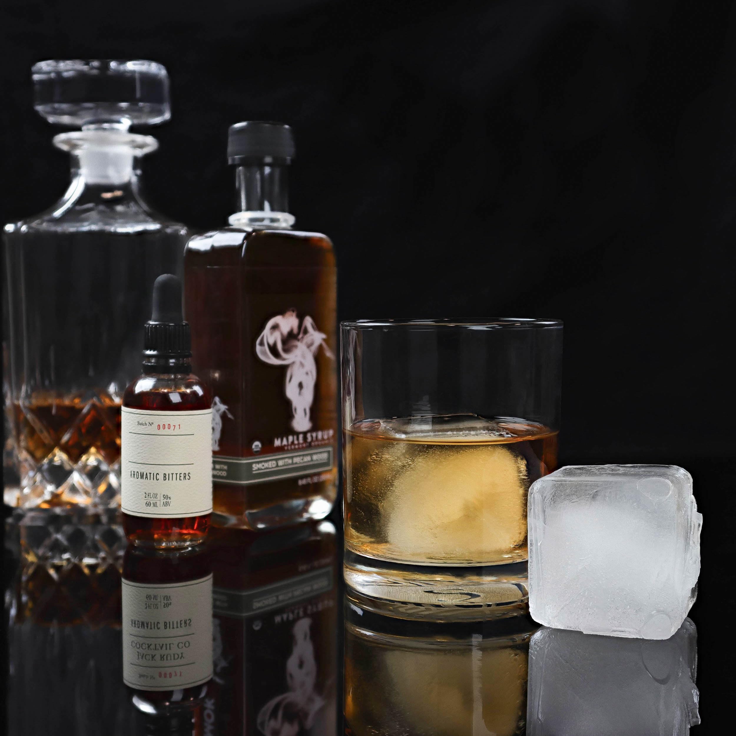 Eiswürfelbereiter 2 ct Würfel – quadratische Eiswürfelform aus Silikon, große Whiskey-Eiswürfel, 1 Set mit Behälter