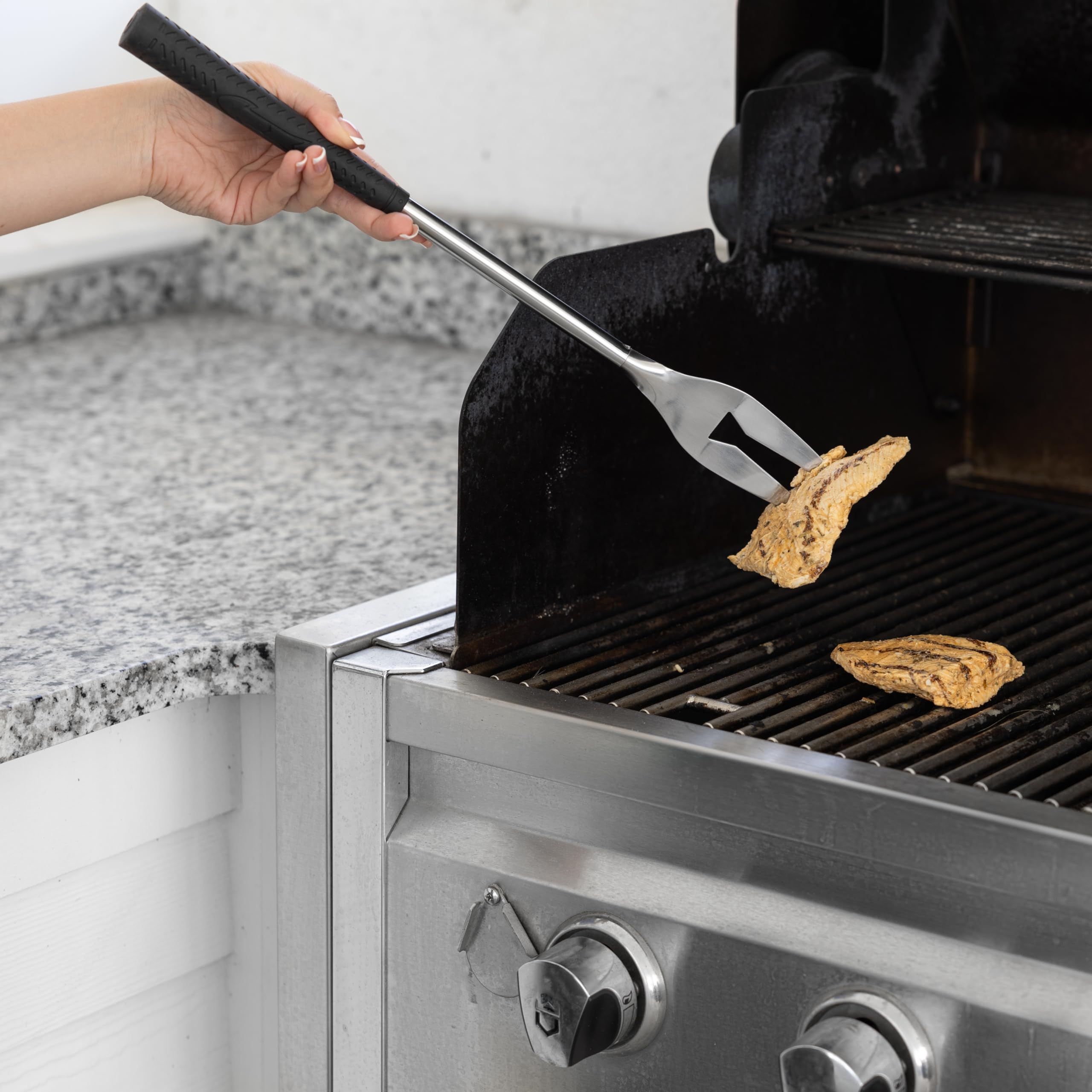 Outset Zestaw narzędzi do grillowania kija golfowego ze stali nierdzewnej, zawiera torbę golfową, szpatułkę, widelec do grilla i szczypce