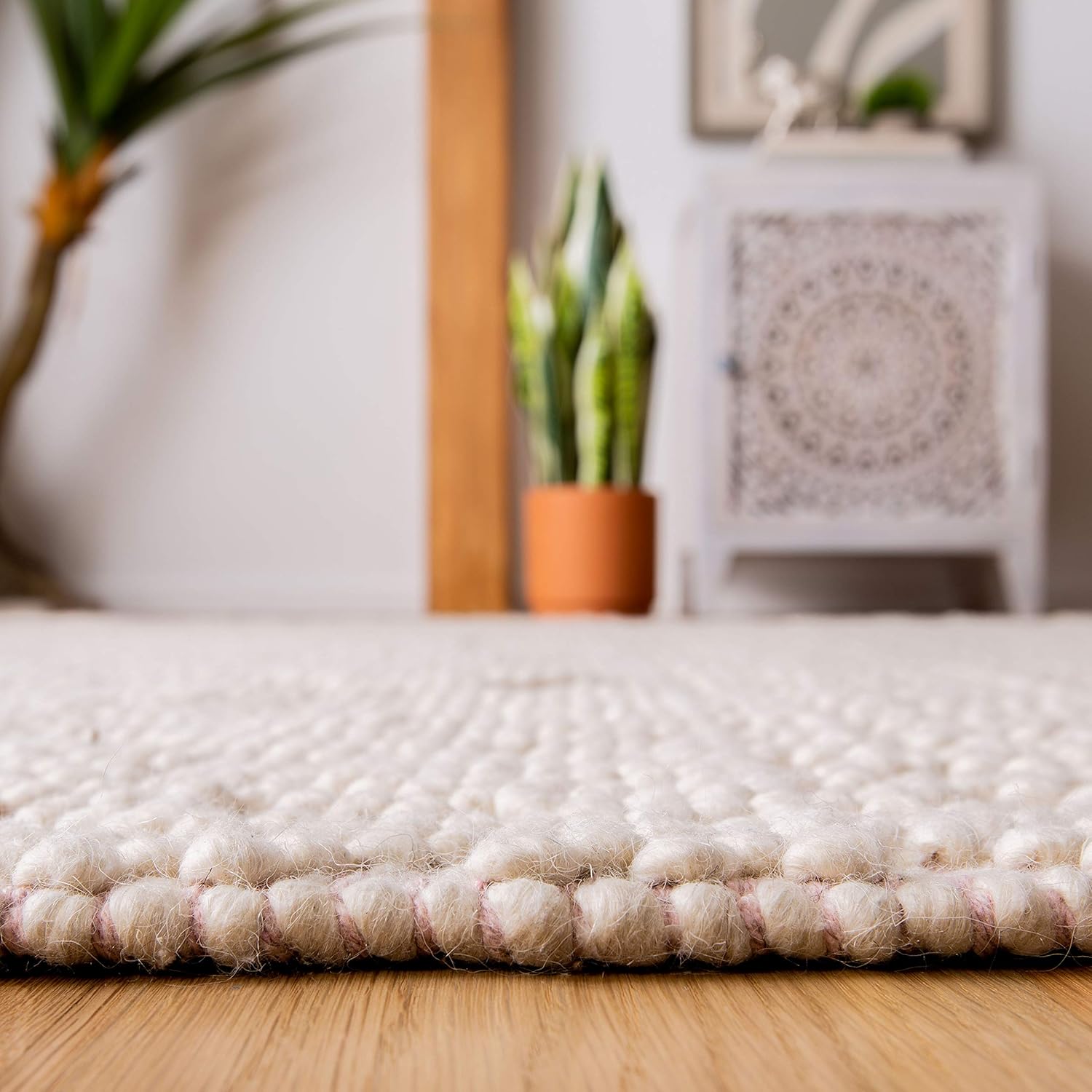 SAFAVIEH Natura Collection Area Rug - 6' Square, Ivory & Pink, Handmade Moroccan Boho Wool Fringe, Ideal for High Traffic Areas in Living Room, Bedroom (NAT852R)