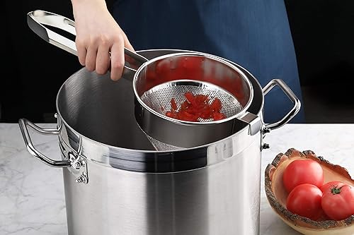 Miniatura 6 de New Star Foodservice 42566 colador chino de acero inoxidable, 7 pulgadas, perforaciones finas de 2 mm, con mortero de madera y base de acero