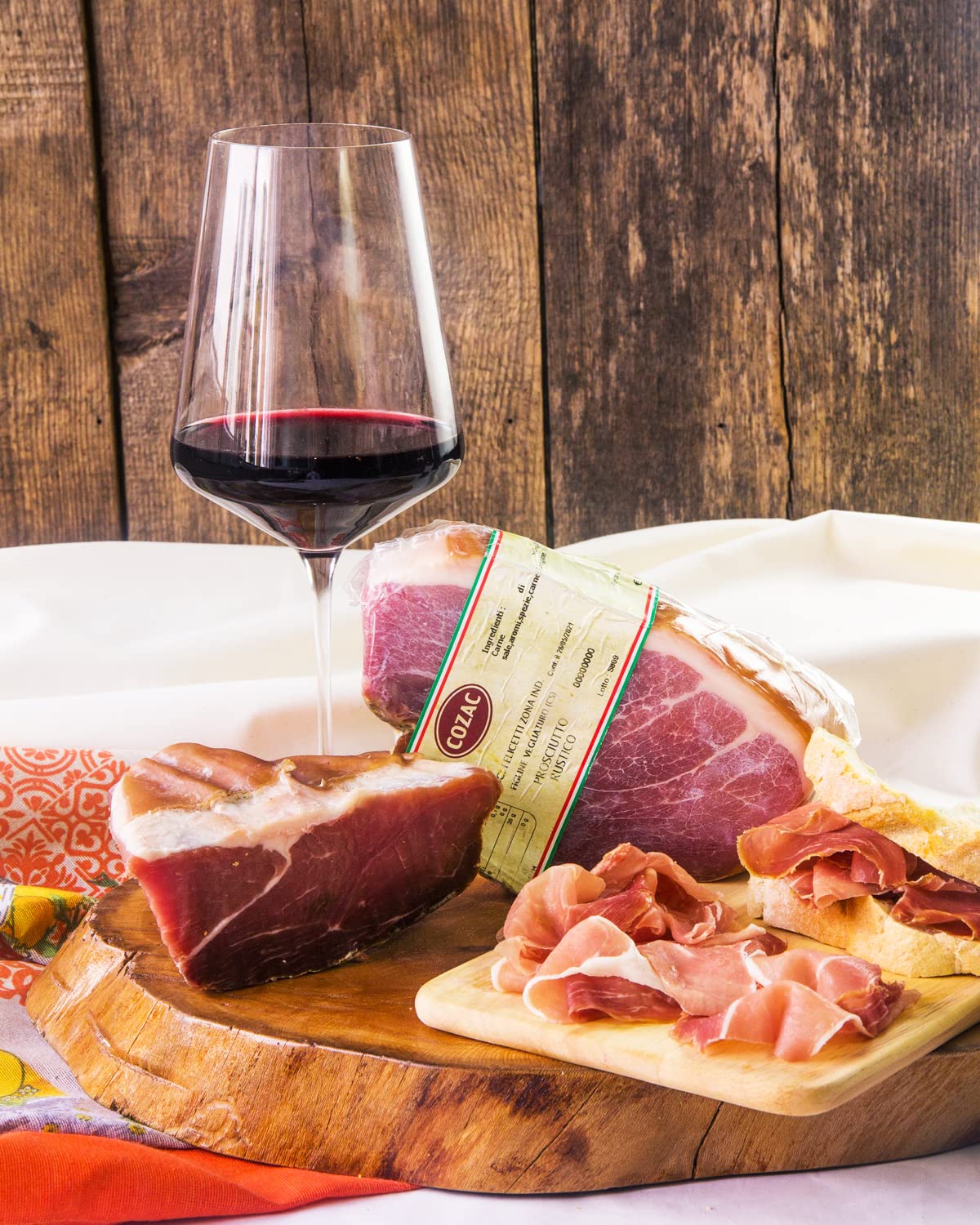 Mind. 18 Monate gereifte Prosciutto Crudo rustikal luftgetrockneter gereifter Rohschinken aus Kalabrien (700gr)