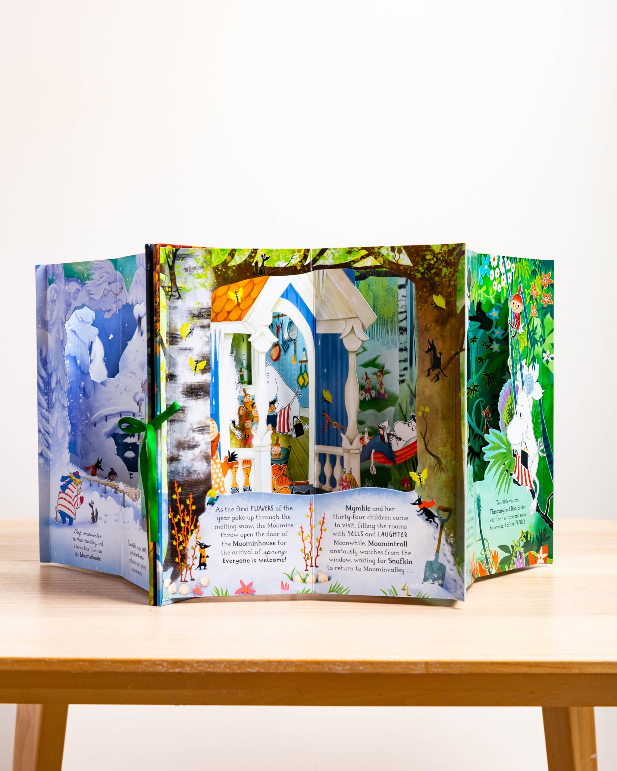 A Year in the Moominhouse: A Carousel Book of the Seasons