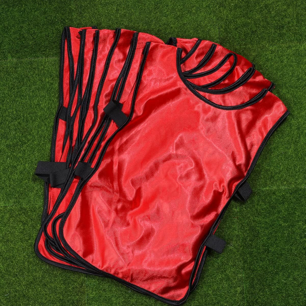 BESTYASH 6PCS Football Vest Breathable Pinnies Scrimmage Vest Training Waistcoat Clothes Soccer Training Equipment for Kids