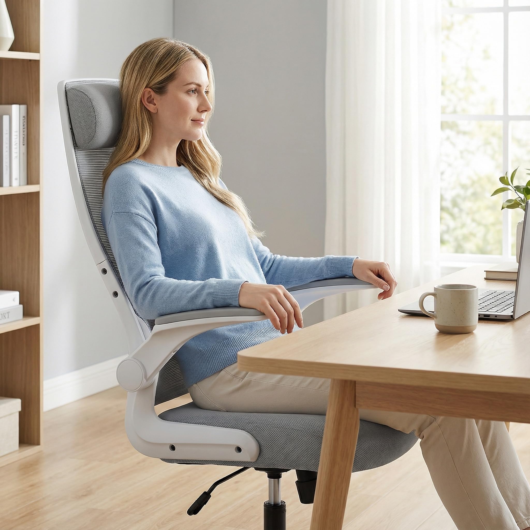 MELOKEA Silla de Oficina, Silla de Escritorio, Reposabrazos Abatibles, Gris | Reposacabezas Ajustable, Asiento Mullido, Soporte Lumbar Ergonómico, Transpirable, Ahorro de Espacio, Certificada EN 1335