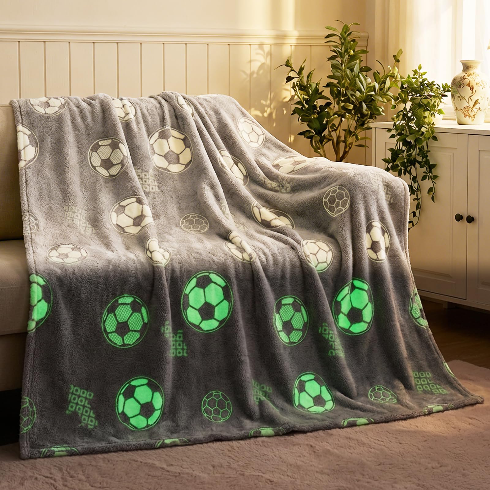 Manta mullida Que Brilla en la Oscuridad 130x150 cm, Manta con Estampado de fútbol Que Brilla en la Oscuridad, Manta de sofá Suave y mullida para niñas y niños (H, 130x150cm)