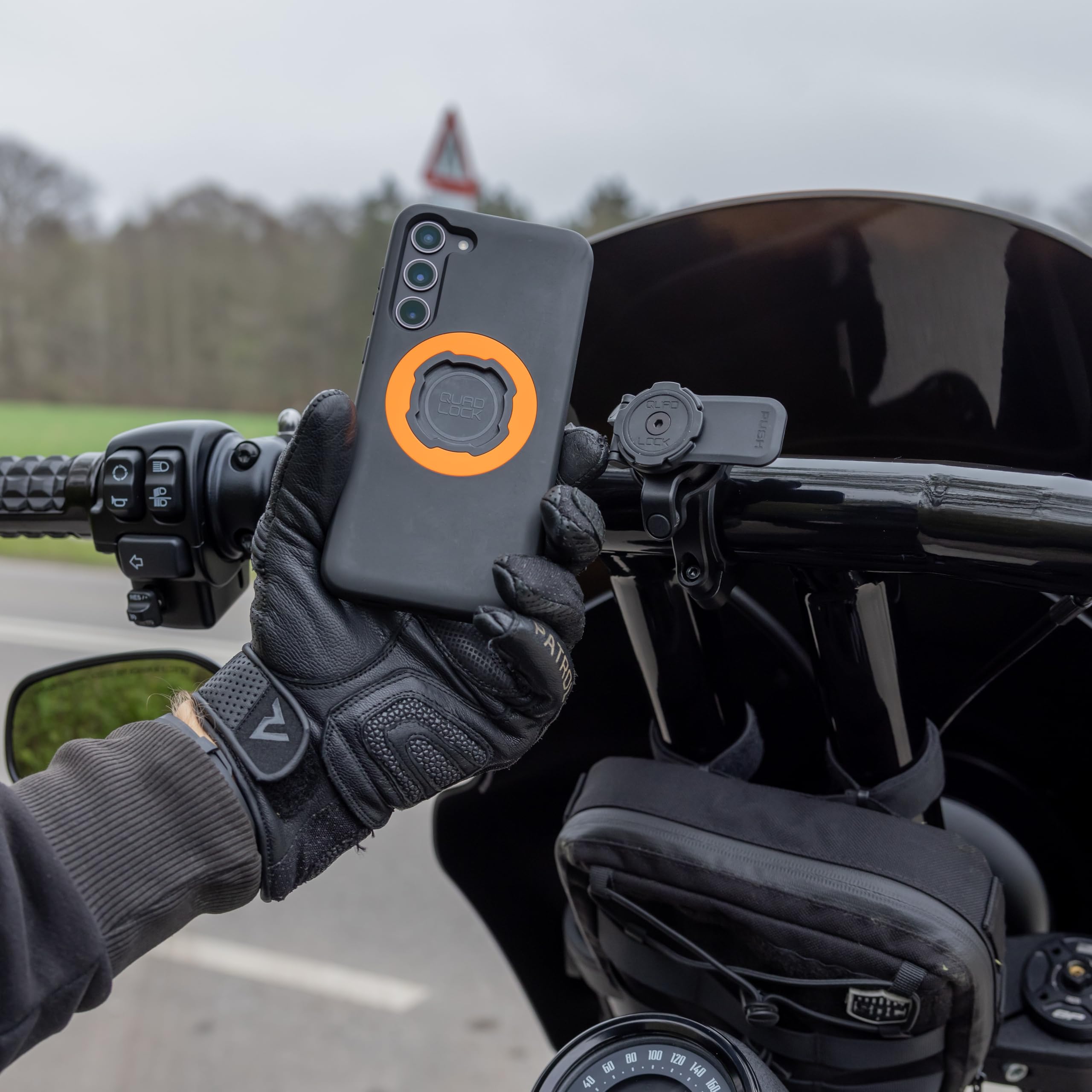 QUAD LOCK Lenker Handyhalterung PRO - Groß mit Vibrationsdämpfer und MAG Hülle für iPhone 17 Pro Max