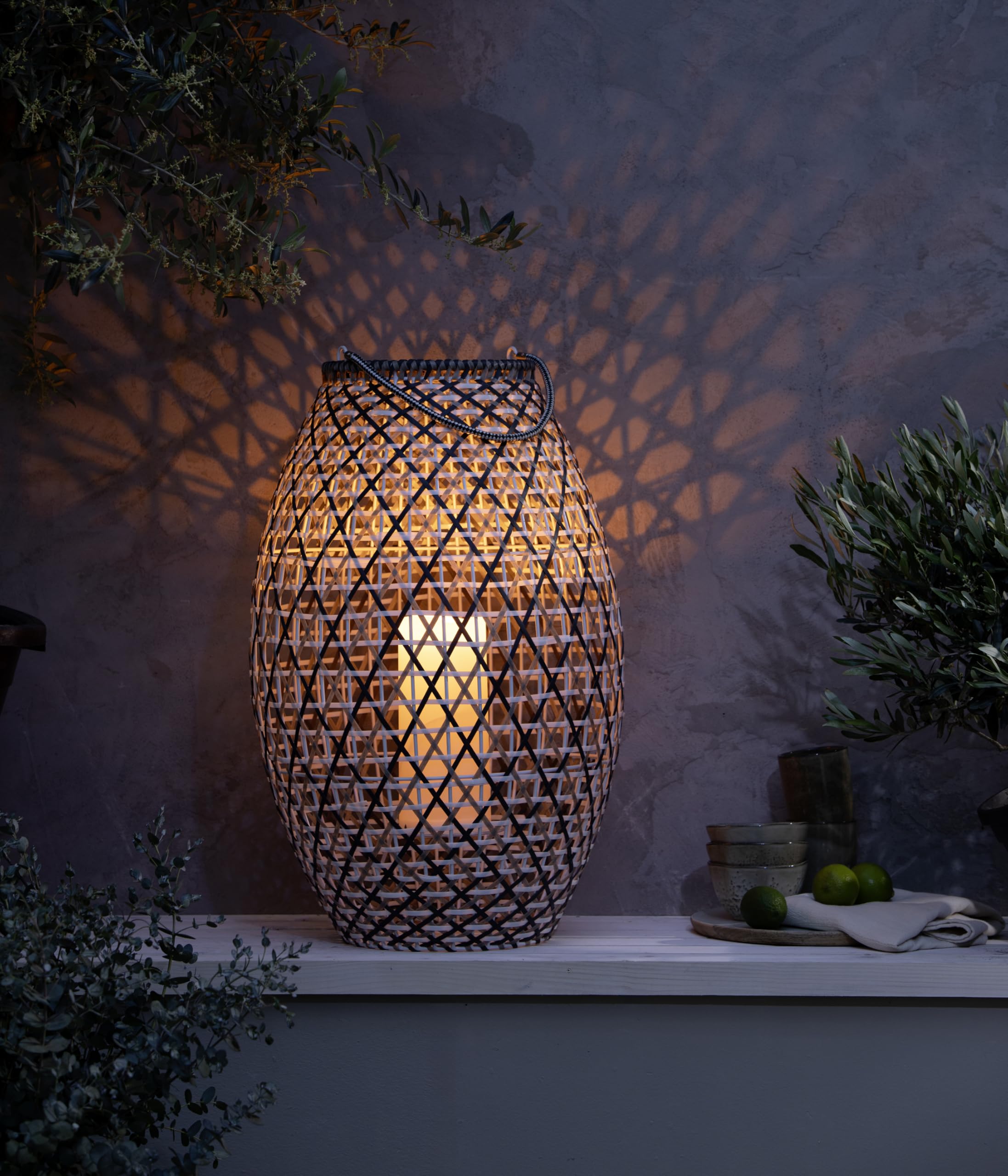 Dehner Solar-Laterne Tamarin, Lichtfarbe warmweiß, Ø 41 cm, Höhe 63 cm, Metall/Kunststoff, schwarz/weiß