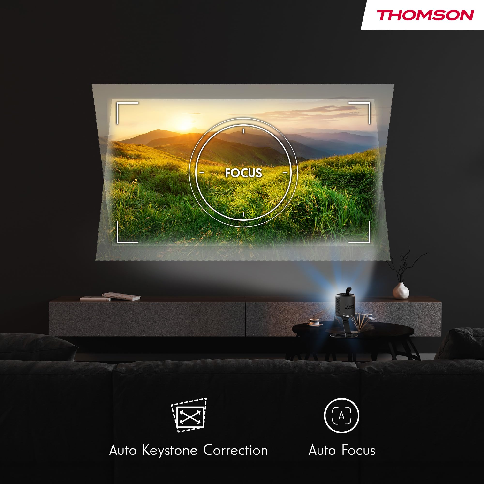 Thomson Vega PG35B Tragbarer Full HD Beamer, Smart LED Projektor mit Google TV, integriertem Akku, 350 ANSI Lumen, Autofokus, HDR10, Dolby Digital+, WiFi, Projektion an die Decke – Hartschalenkoffer