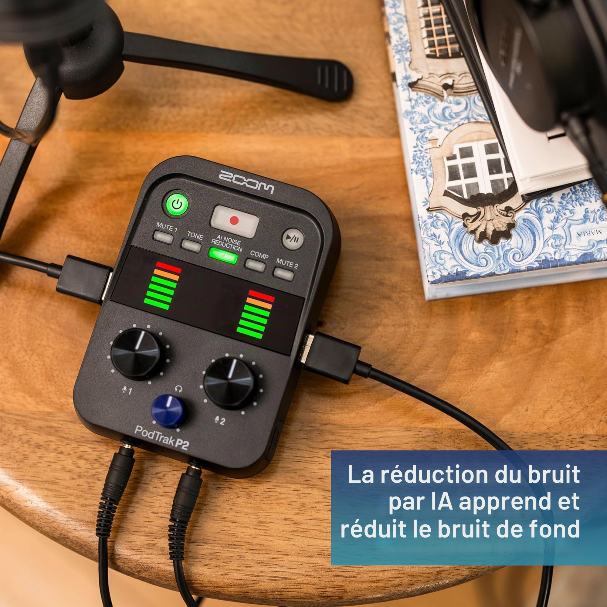 Zoom - P2 PodTrak Enregistreur de Podcast Portable, mélangeur de Podcast et Interface pour enregistrements de Podcast Mobiles en qualité Audio Professionnelle, 2 entrées Microphone USB, Noir