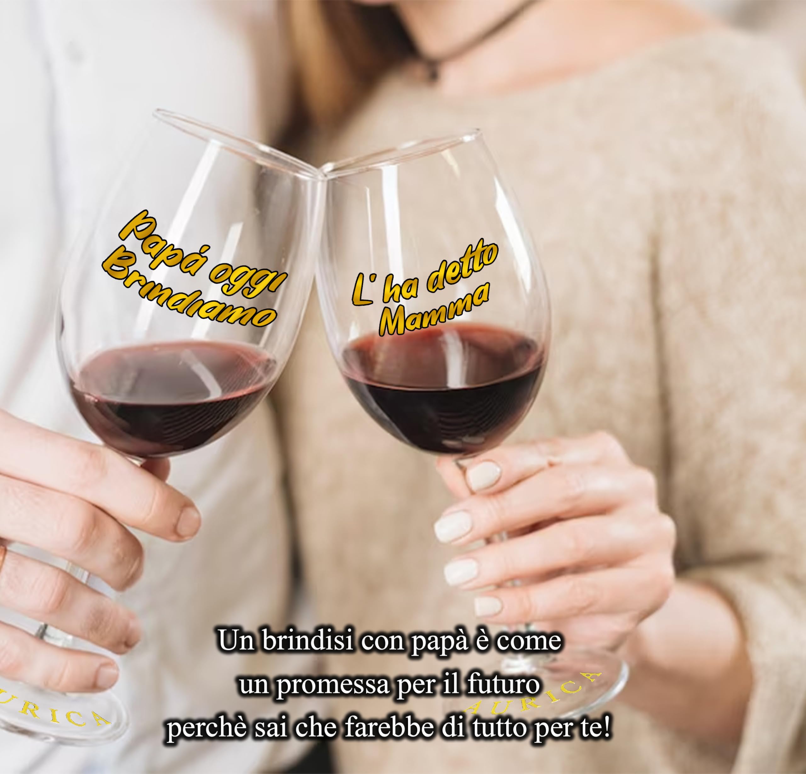 Coppia Calici Vino Personalizzati PAPÀ OGGI BRINDIAMO, L’HA DETTO MAMMA! – 2 Bicchieri Storti Per La Battuta Perfetta A Tavola - Regalo Per Papà Con Confezione Regalo Inclusa