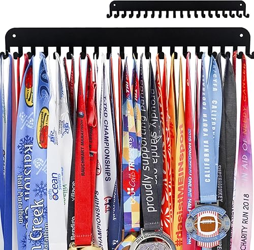 Soporte para medallas – She Believed She Could She Did – Soporte personalizado para medallas para corredor de carreras deportivas, placa de metal de