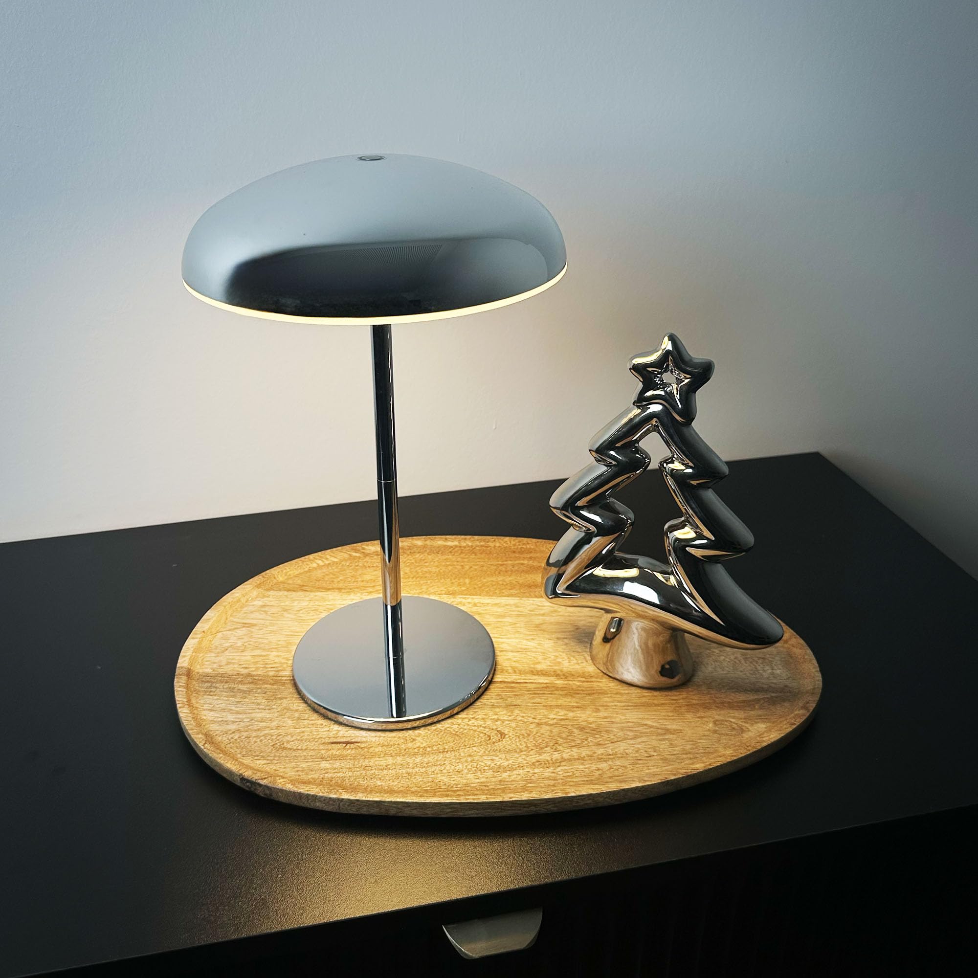 BRILONER - Lampara de mesa sin cable LED IP44 con borde luminoso, regulador táctil, batería intercambiable, lampara mesita noche sin cable, lampara mesa recargable, 19,5x30,5 cm, cromo