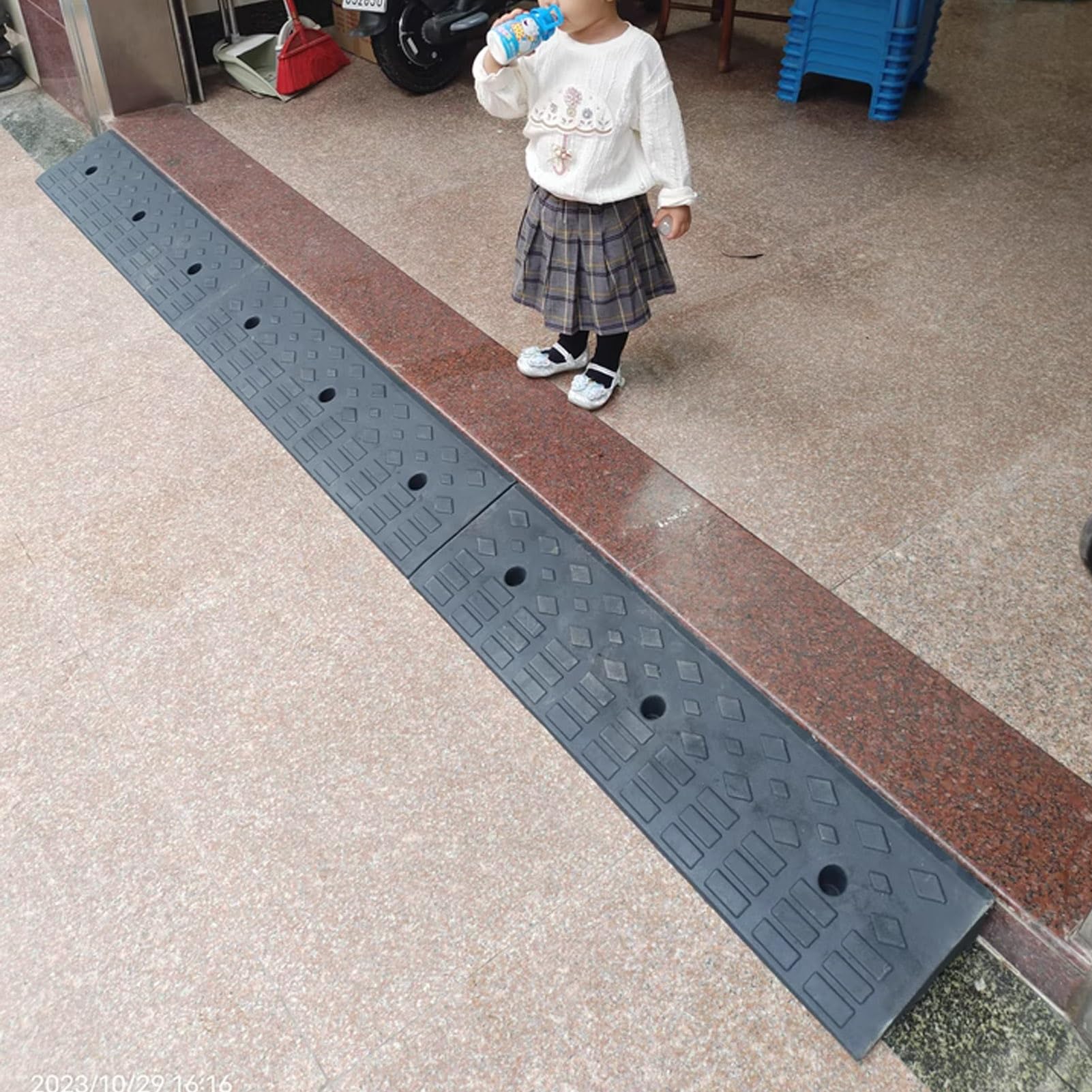 Wytrzymała gumowa rampa krawężnikowa, 10 cm rampa ładunkowa o pojemności 10 ton do chodników, samochodów, kamperów i ciężarówek – trwały i niezawodny dostęp