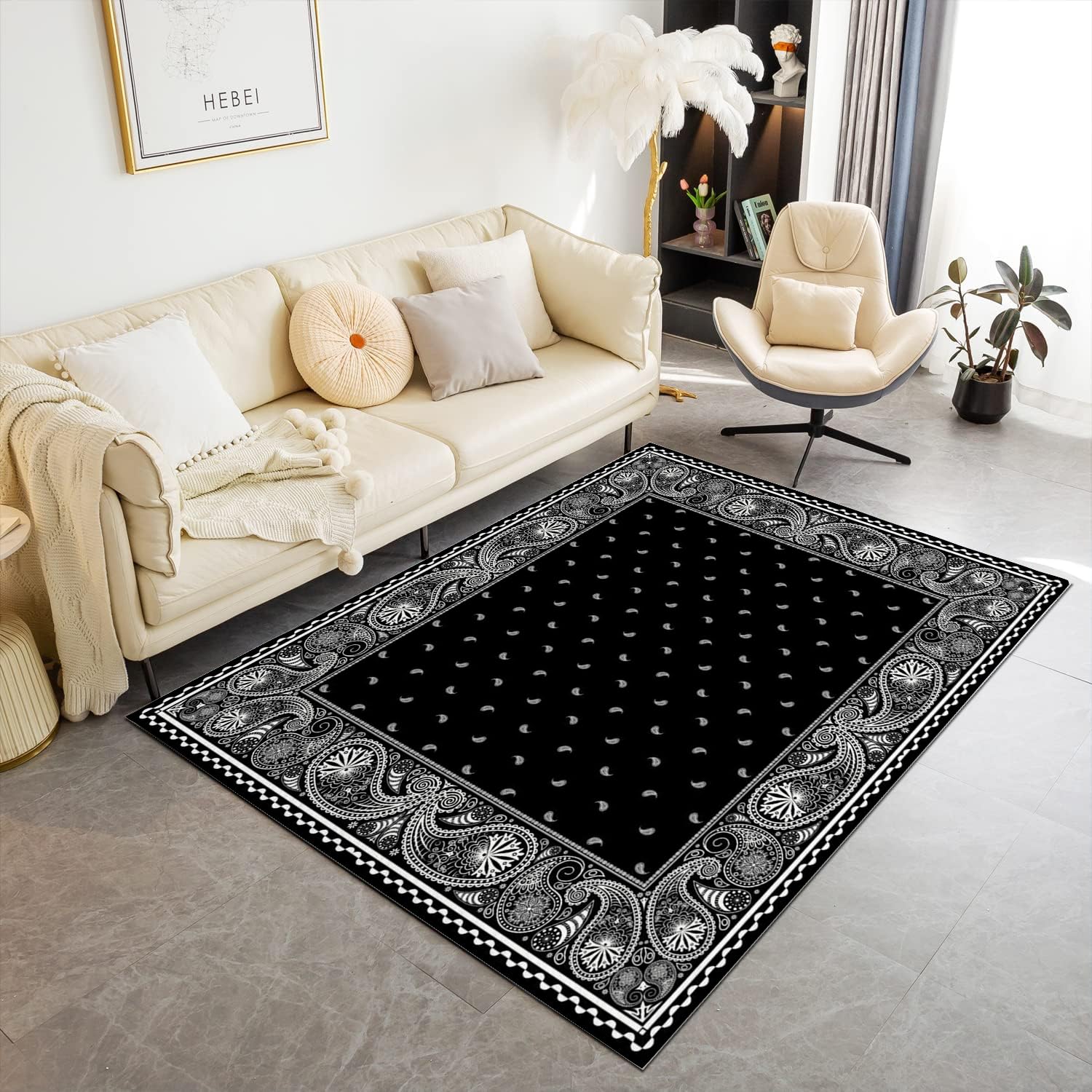 Tapis de salon boho avec motif cachemire raffiné et finitions douces à poils courts