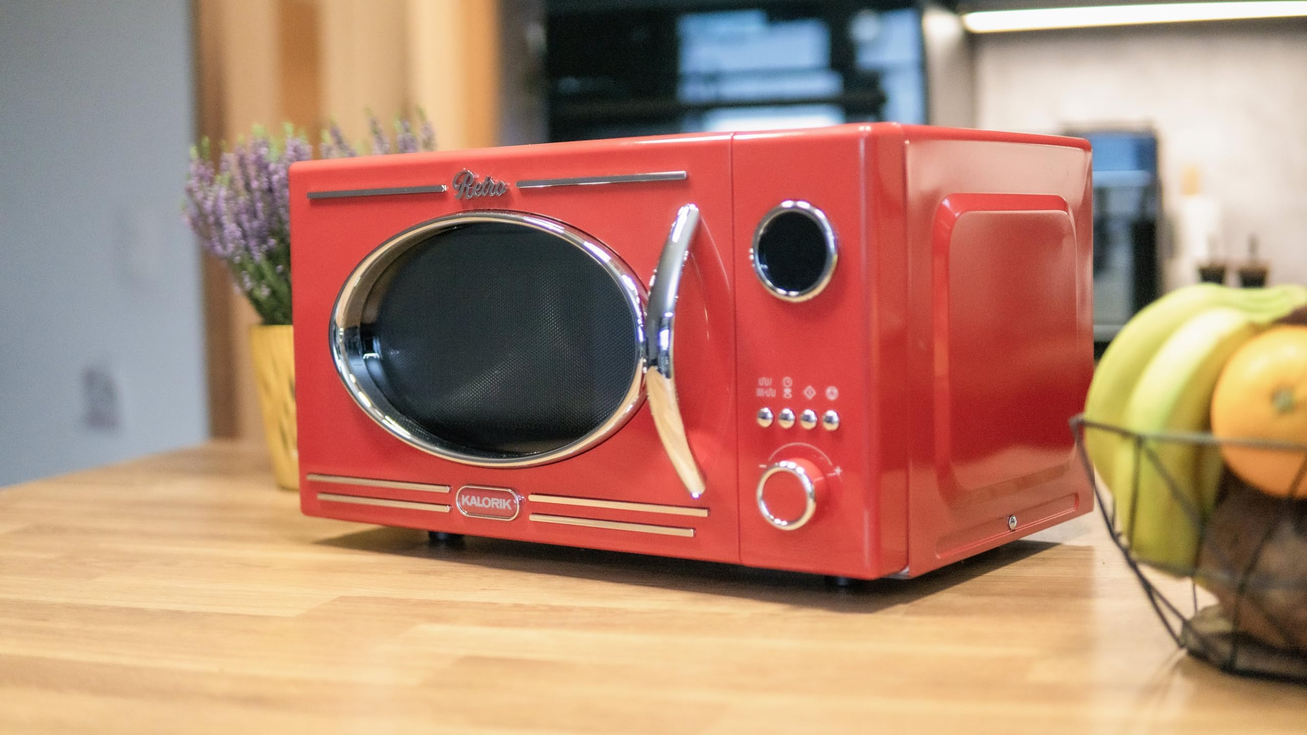 Kalorik Retro Mikrowelle, Rot, Vintage-Design, mit Grillfunktion, Digitale Steuerung, MW2600DGR 1150W, 12 automatischen Kochprogrammen, Digitales LED-Display, Timer, Ø25,5cm, 49,1×38,4×28,5cm