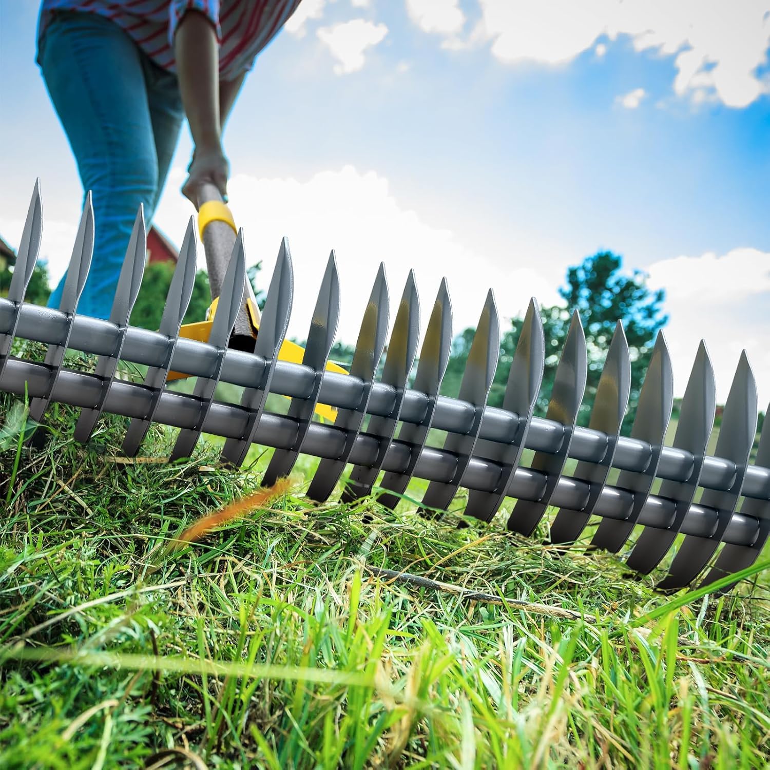 Râteau, 140cm Râteau de Jardin Robuste en Acier Inoxydable avec Long Manche Réglable et Lame Tranchante - Multifonction Râteau à Paille avec 19Dents Double Couche pour Désherber, Fertiliser Lawn/Gris