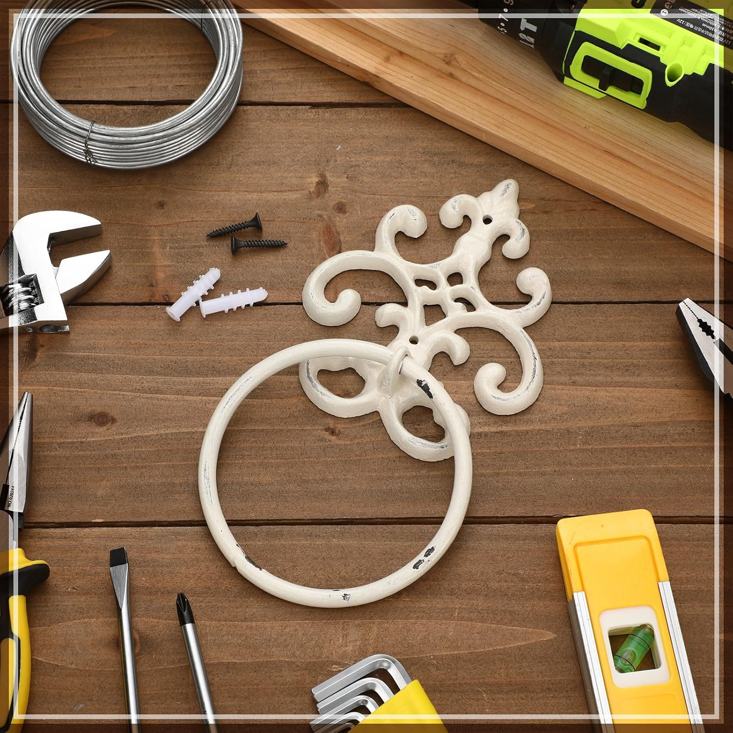 1 Pcs White Vintage Cast Iron Solid Towel Ring Fleur De Lis Design Antique Towel Holder for Bathroom Kitchen Accessories Wall Mounted Christmas Party Gifts