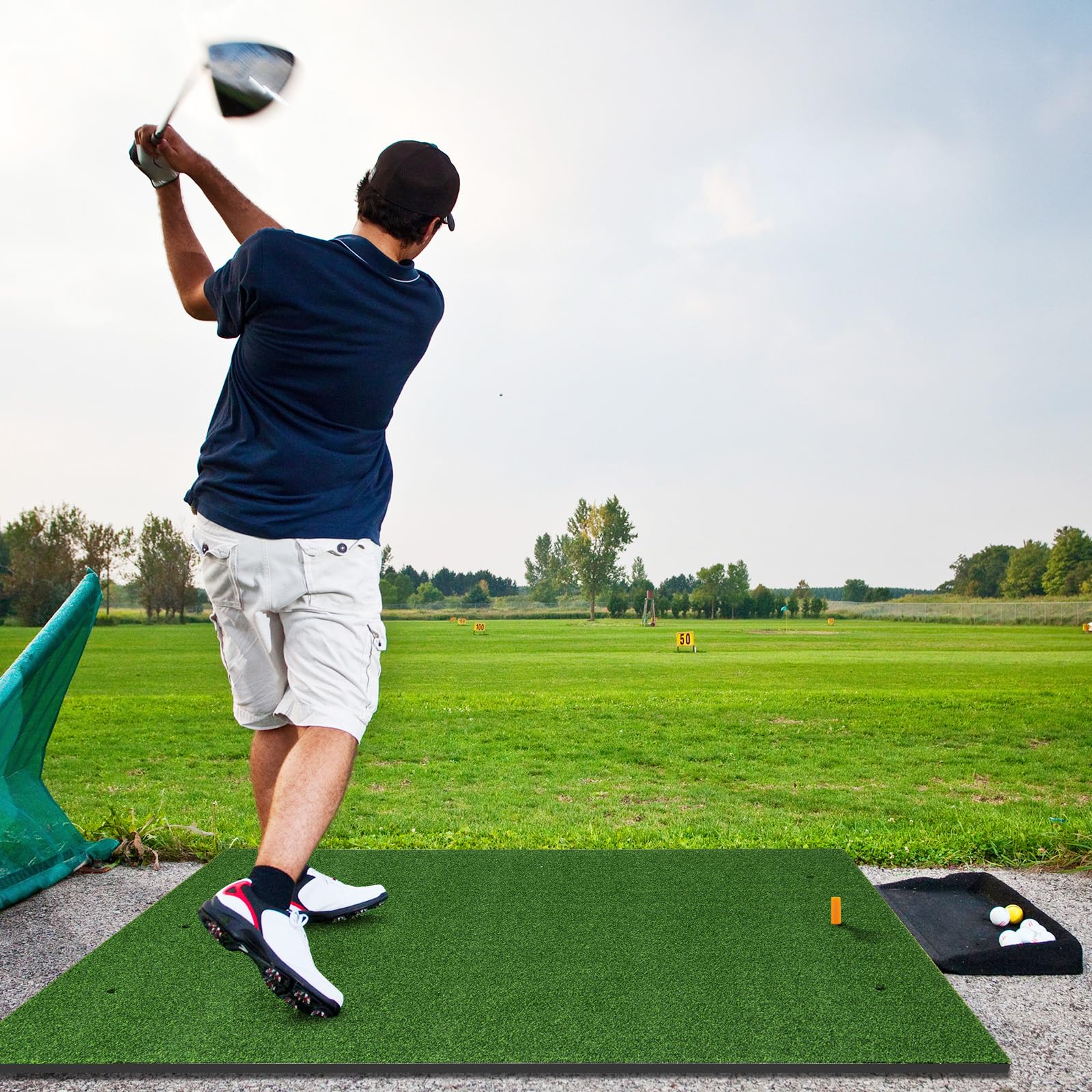 LIFEZEAL Golf Abschlagmatte inklusive Gummi Tee, Golf Matte zusammenrollen, Golf Abschlagmatte mit 6 Abschlagpositionen & 2 Ausrichtungsstäbe, Golfmatte für Garten/Garage