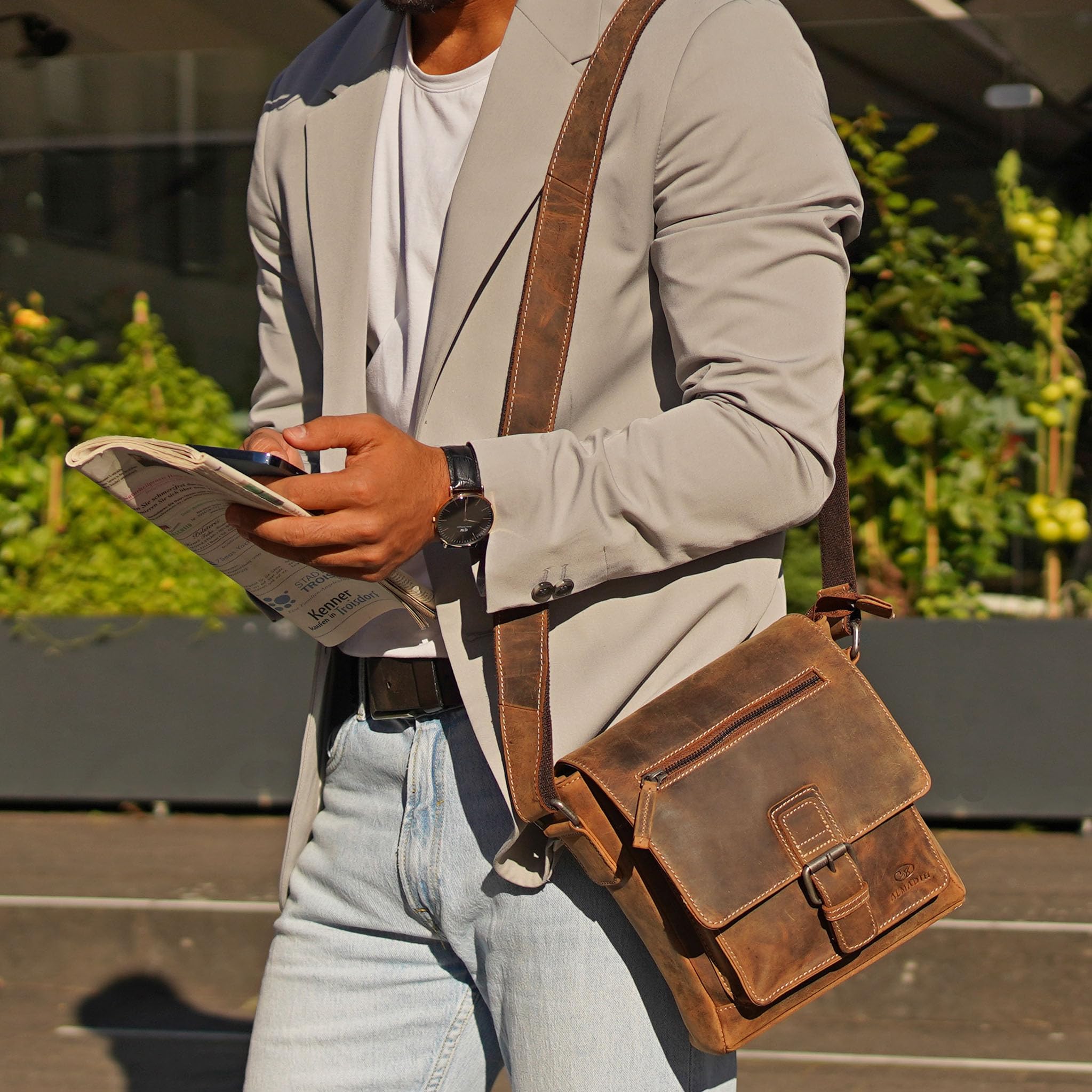 ALMADIH Leder Umhängetasche Herren LUIS perfekt für Tablet iPads 9.7 zoll - Kompakte echte Ledertasche Herren Schultertasche kleine Herrentasche Herrenhandtasche Männer braun (LUIS vintage)