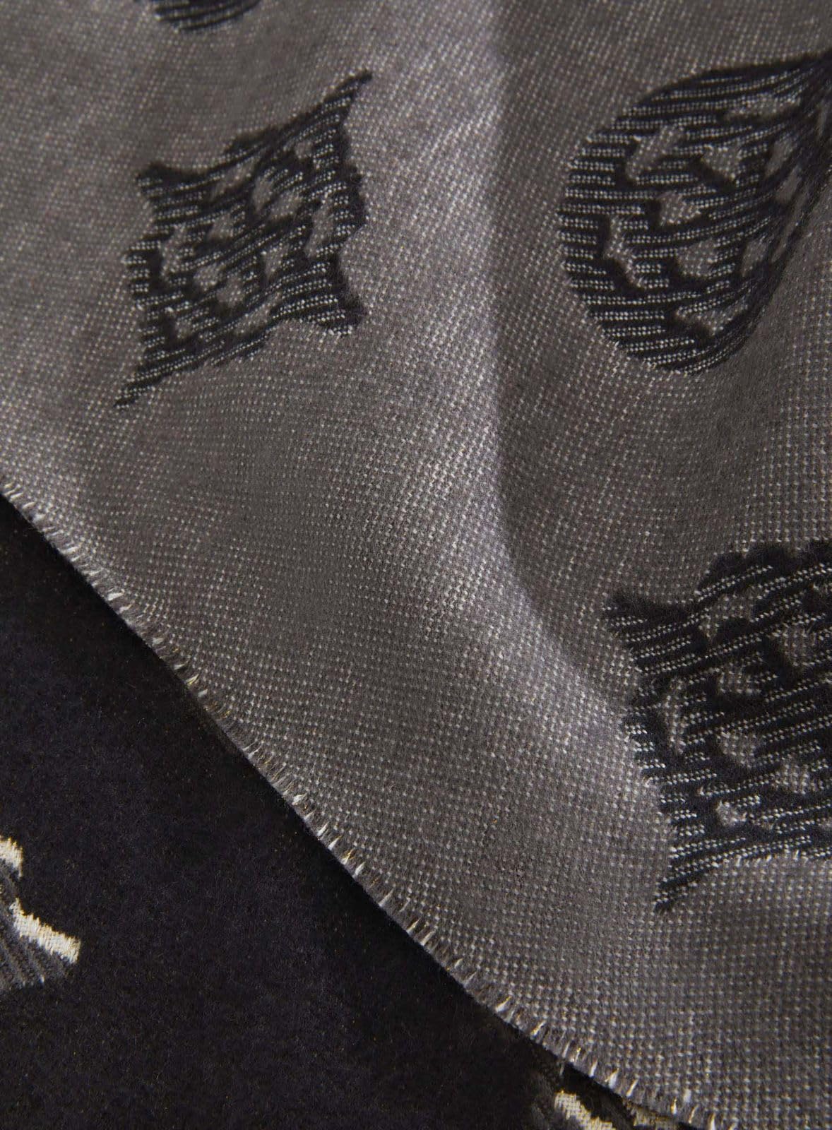 GUESS Schal Cresidia II Scarf 35X180 Black Logo schwarz