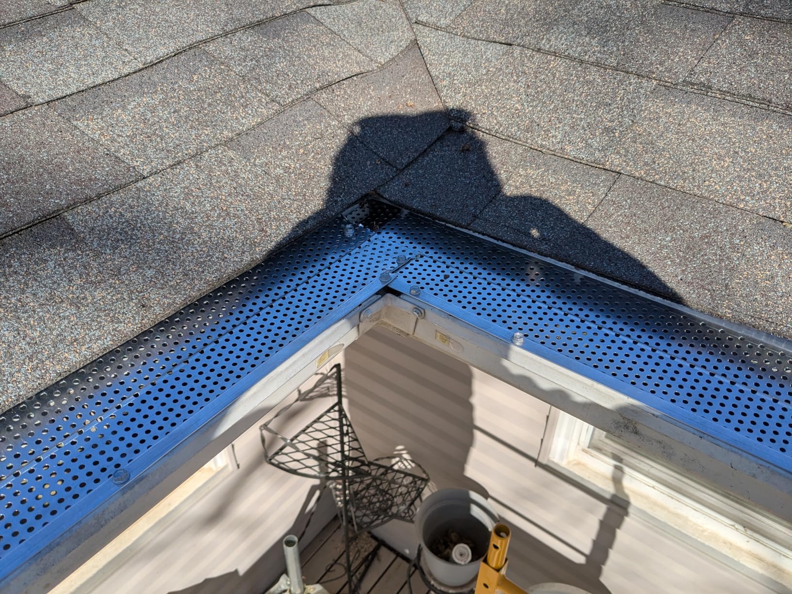 VEVOR Gutter Guard detail