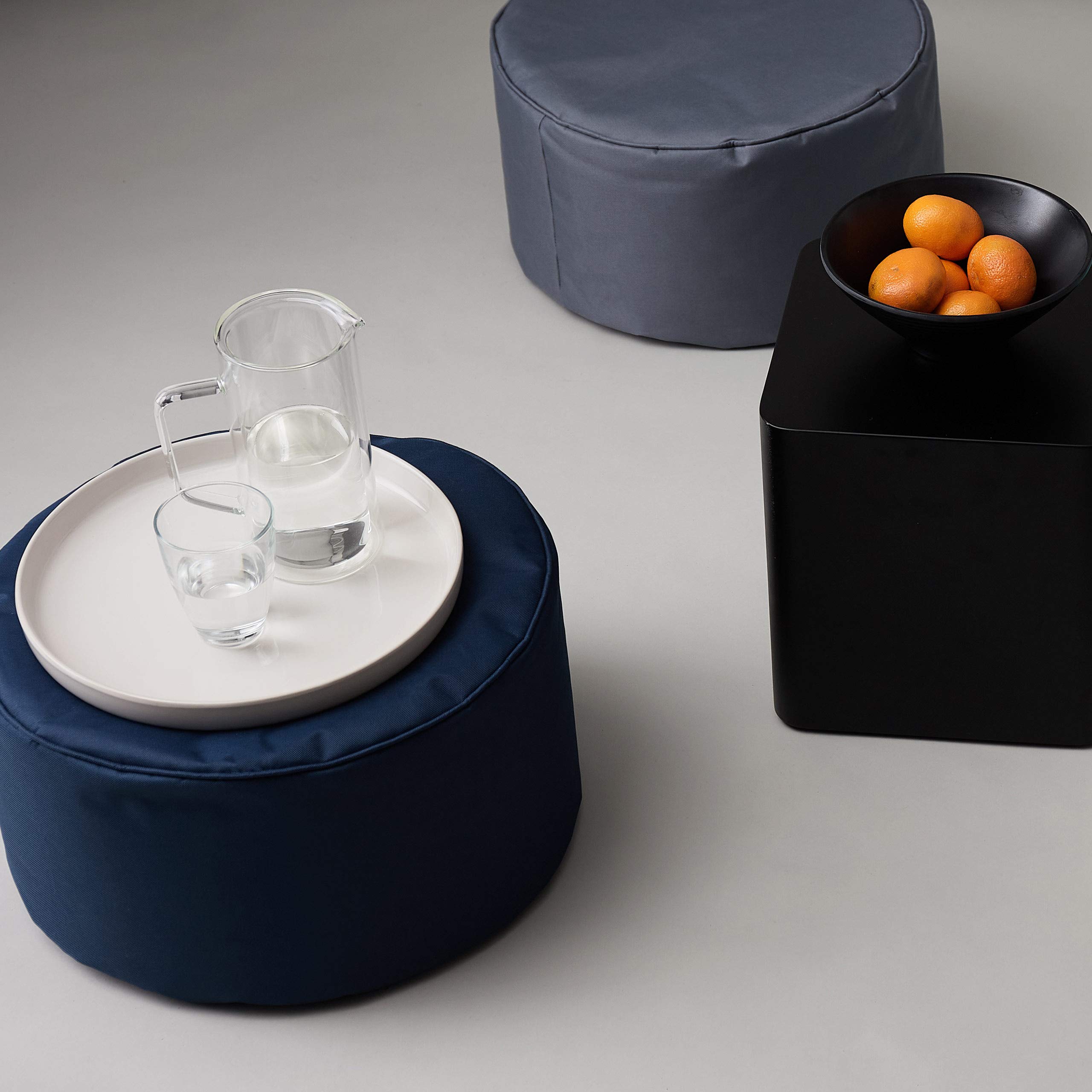 Lumaland Pouf Chaise Tabouret 25 x 45 cm | pour Enfants et Adultes | pour intérieur et extérieur | Coussin Rond de Sol | Pouf Siège - Résistant à l'eau | Entretien Facile [Bleu Roi]