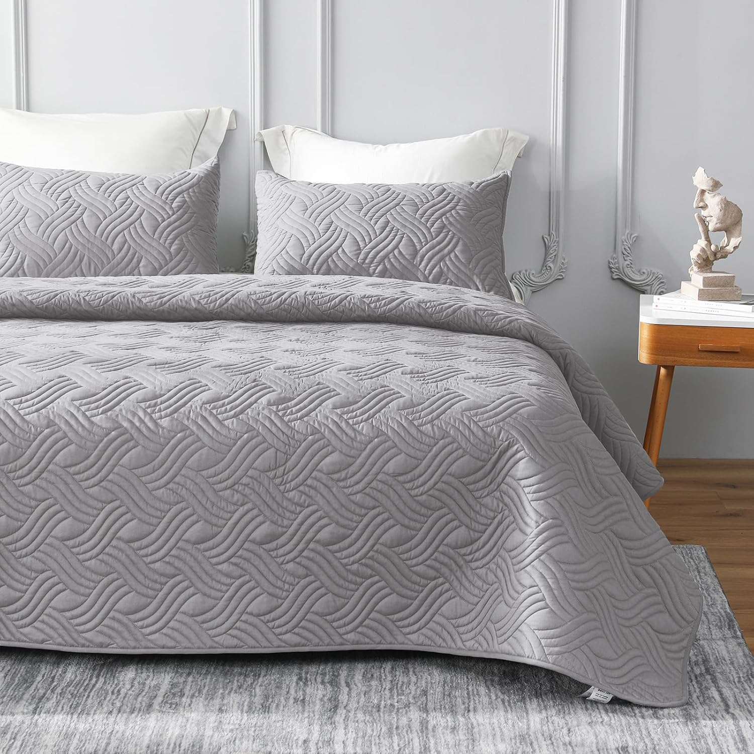 Whale Flotilla Queen Size Quilt Bedding Set, Soft Light