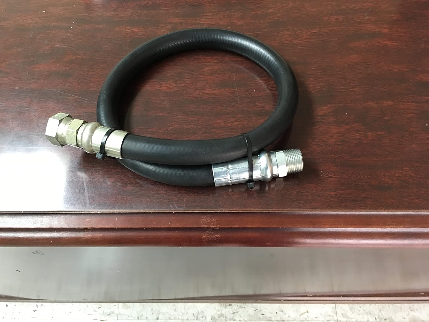 3 4 x 3' Air Hose Jumper 300 PSI with 1 Male Pipe & 1 Female Pipe Swivel