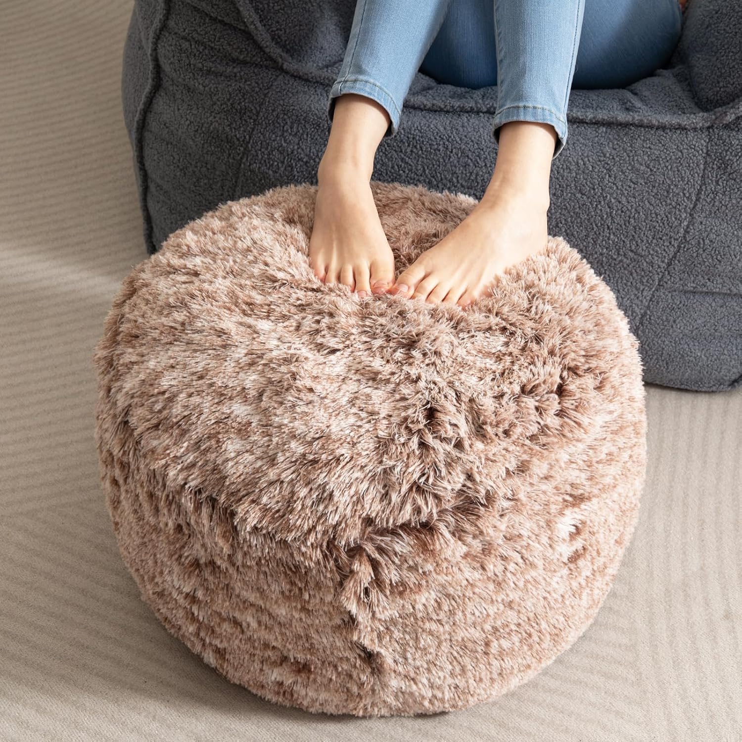 HIGOGOGO Round Stuffed Pouf Ottoman, Long Faux Fur Poufs with Foam Chunk Filling, Fluffy and Furry Pouf Foot Stool Storage Ottoman, 20 X 15 Floor Poufs Foot Rest for Living Room, Snow Coffee 20INCH Brown